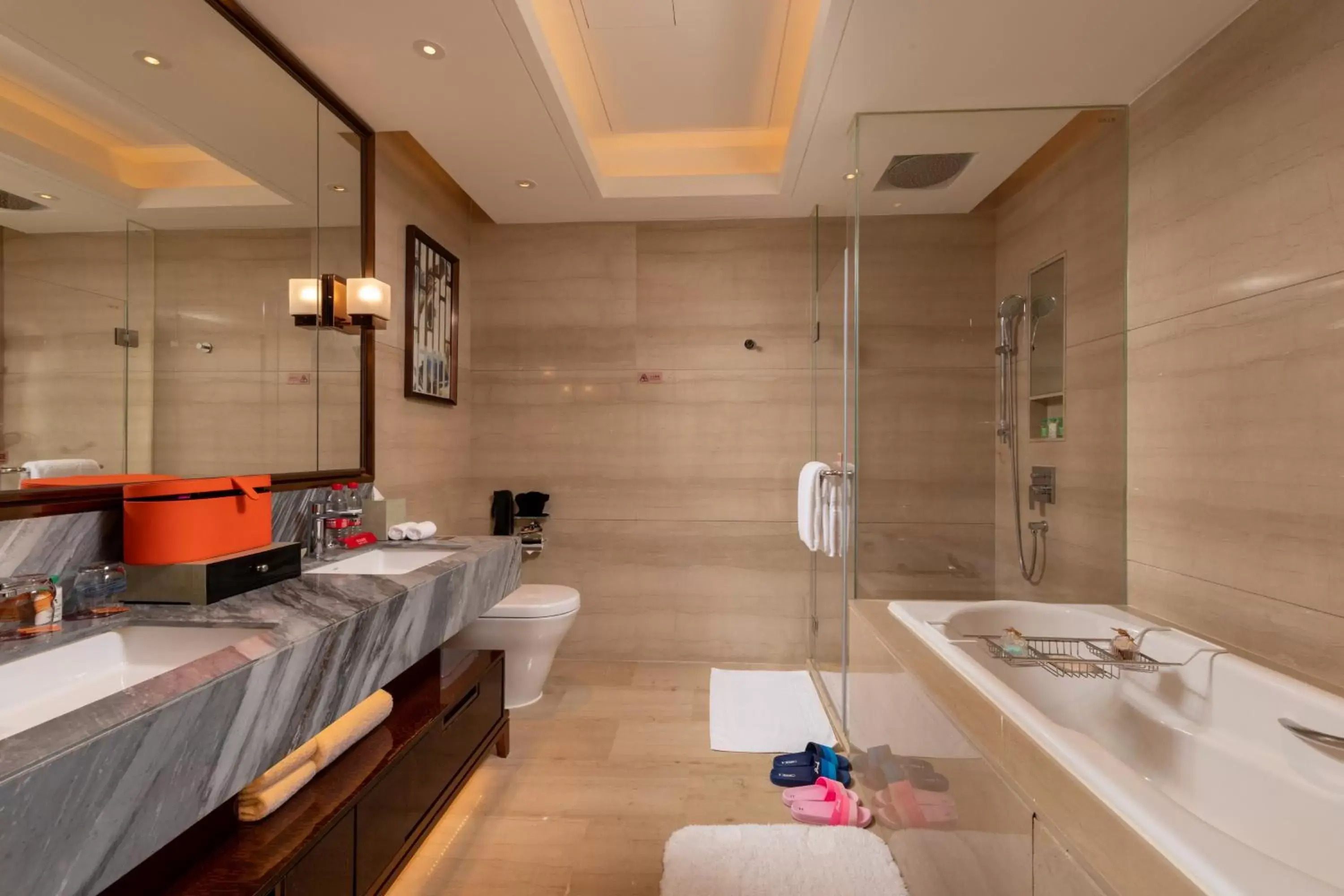 Bathroom in Zhuhai Longzhuda International Hotel