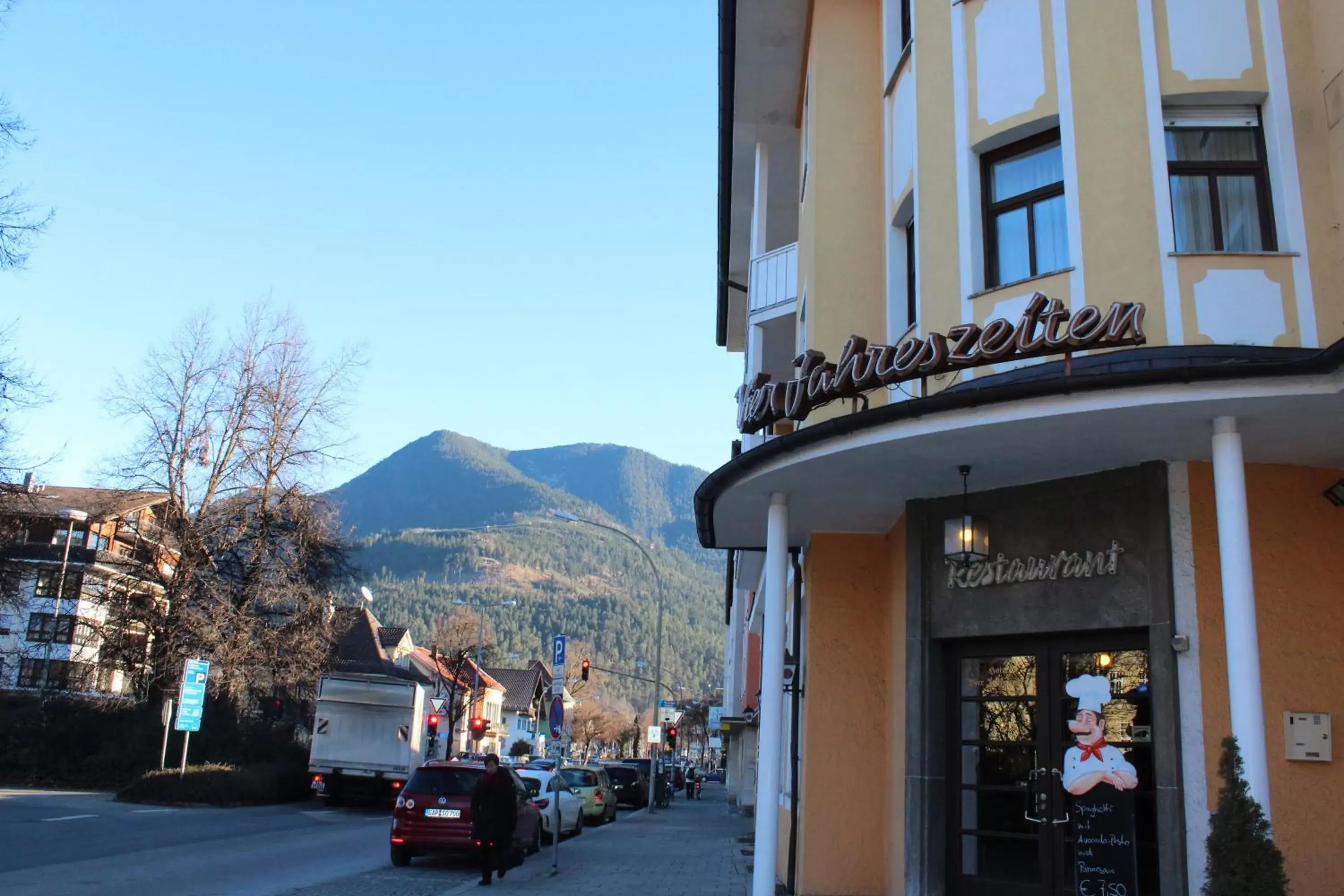 Facade/entrance in Hotel Vier Jahreszeiten