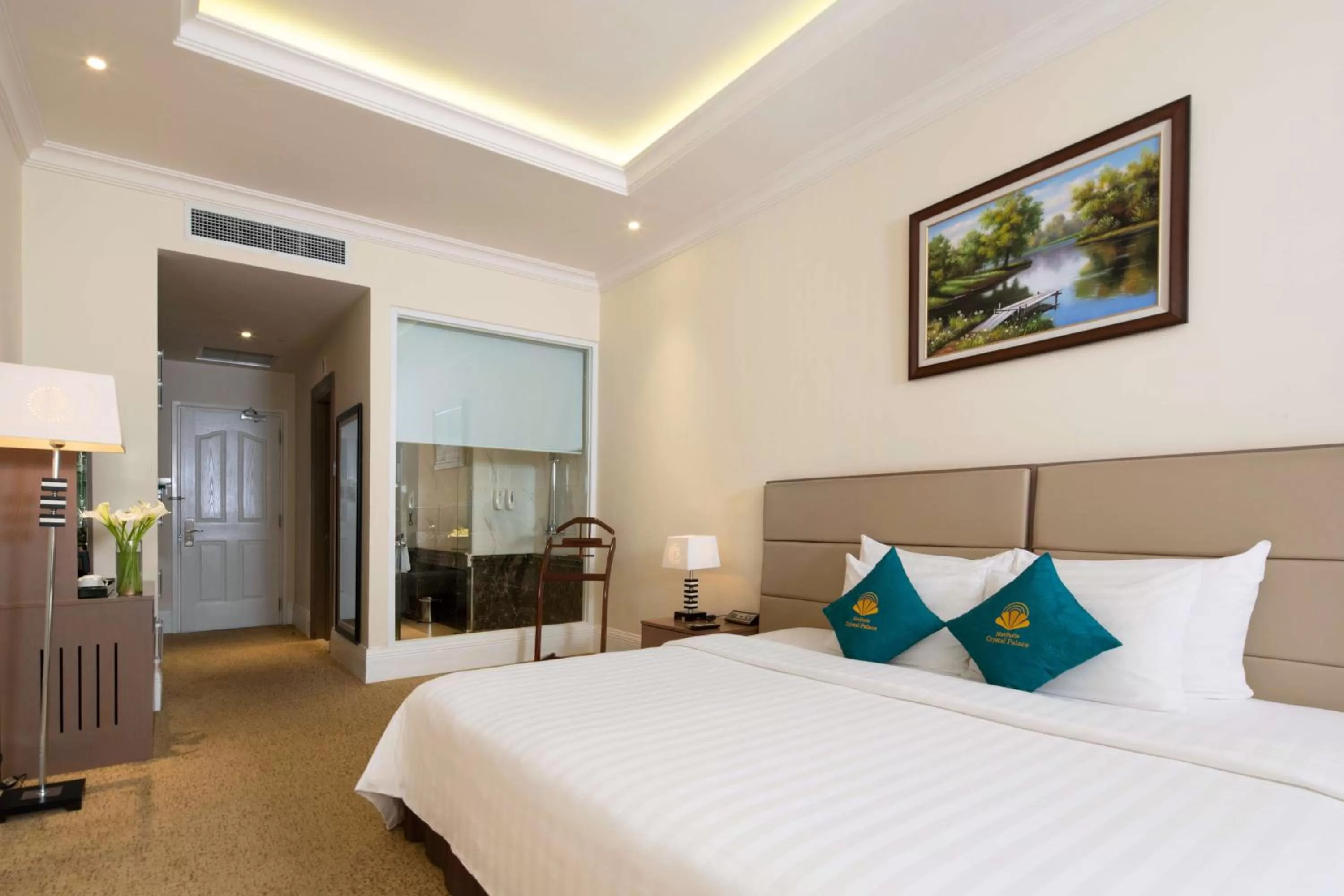 Deluxe Double Room in MerPerle Crystal Palace