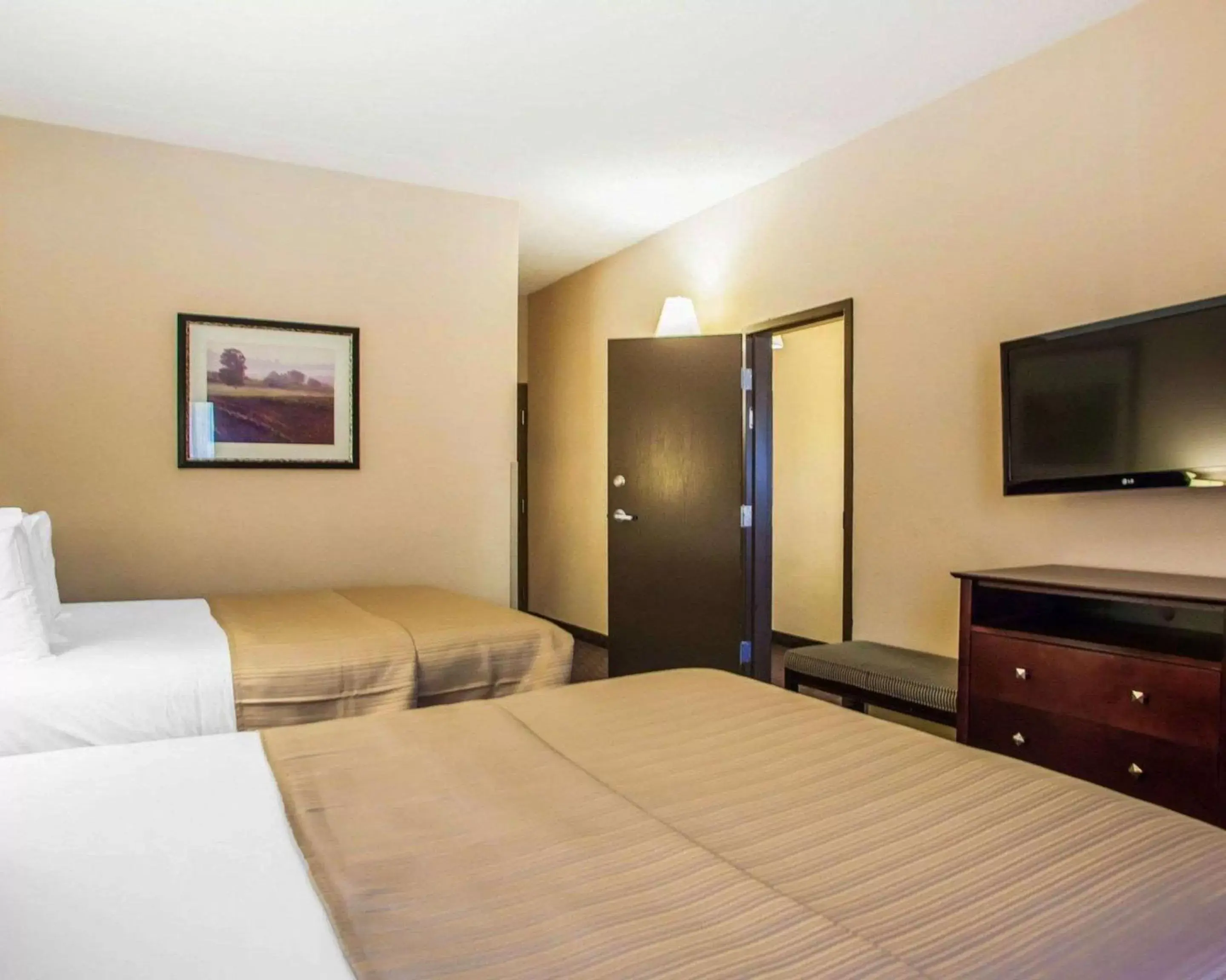 Bedroom, Bed in Quality Inn & Suites Peoria