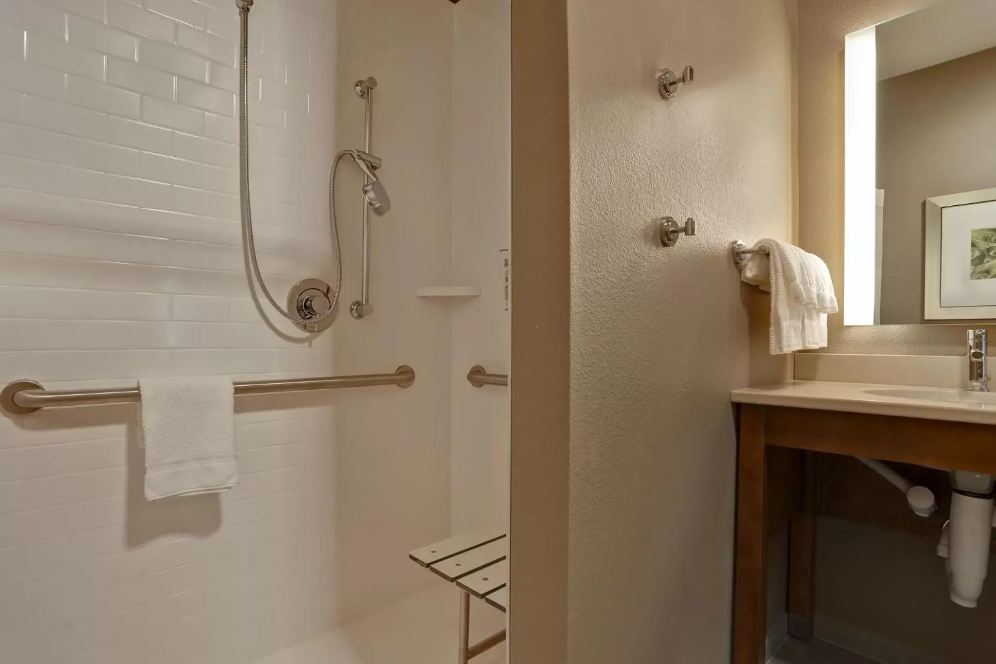 Photo of the whole room, Bathroom in Staybridge Suites - Overland Park - Kansas City S, an IHG Hotel