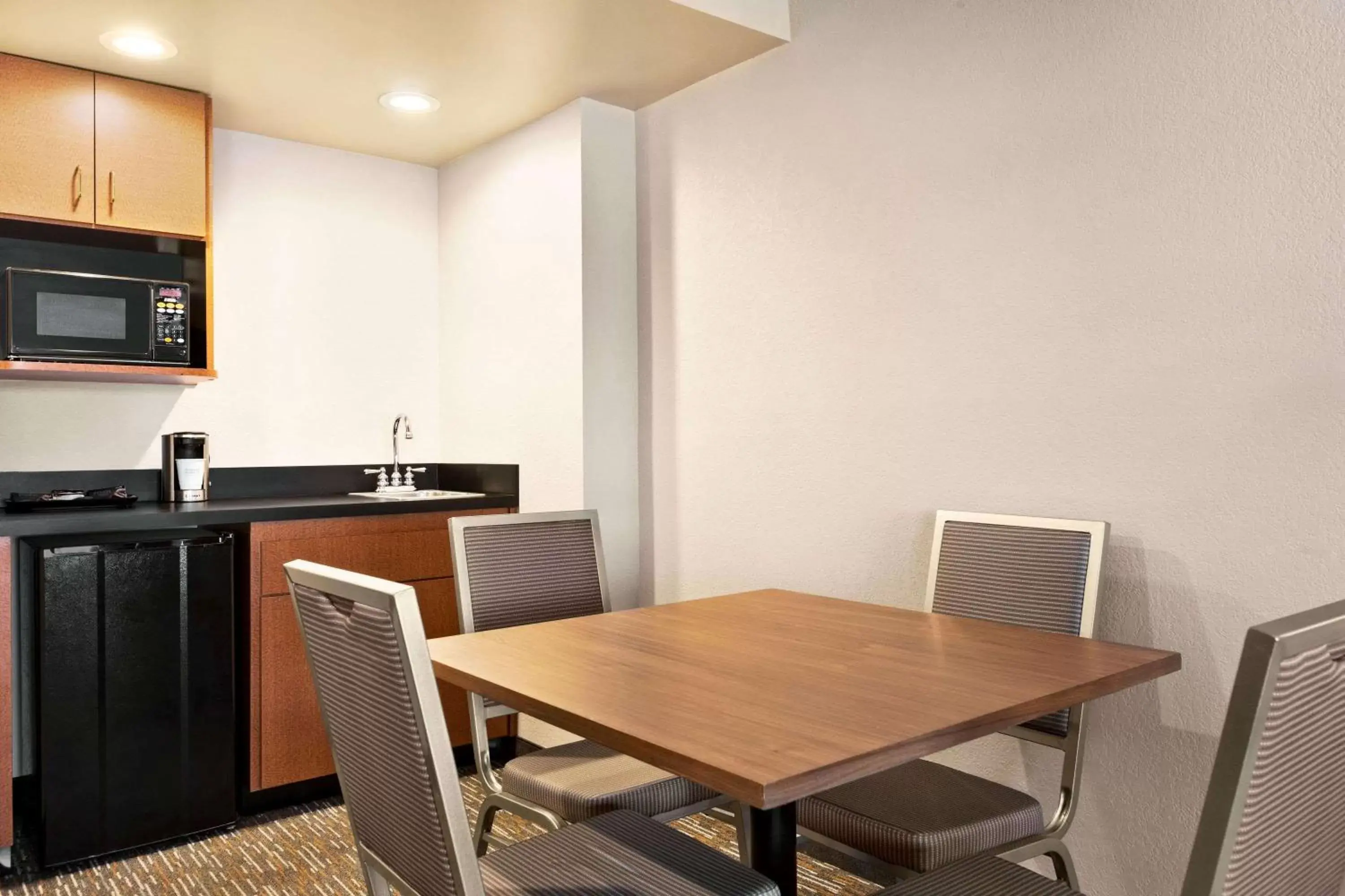 Photo of the whole room in Wingate by Wyndham Cincinnati Blue Ash Photo of the whole room in Wingate by Wyndham Cincinnati Blue Ash