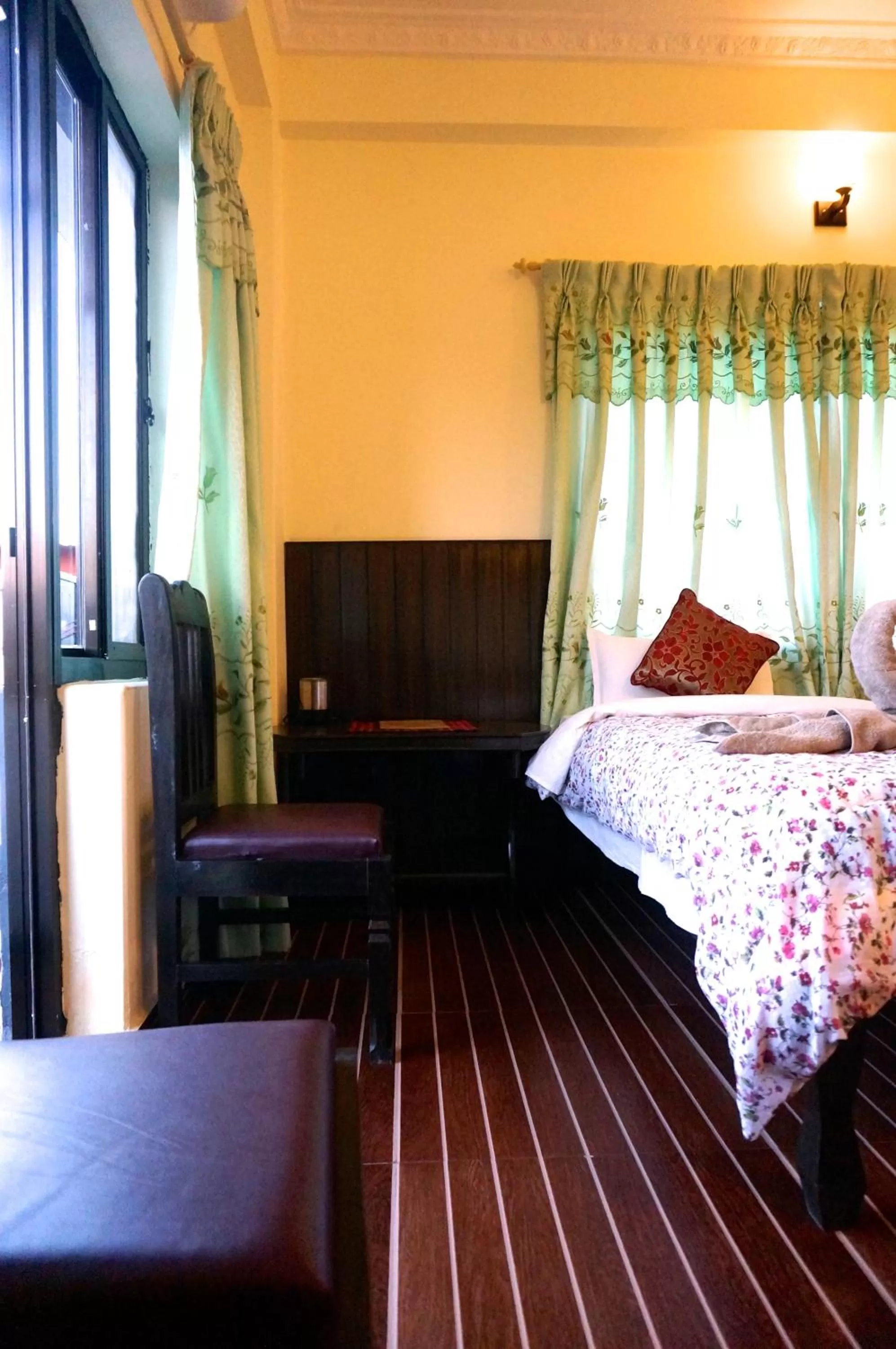 Photo of the whole room, Bed in New Annapurna Guest House