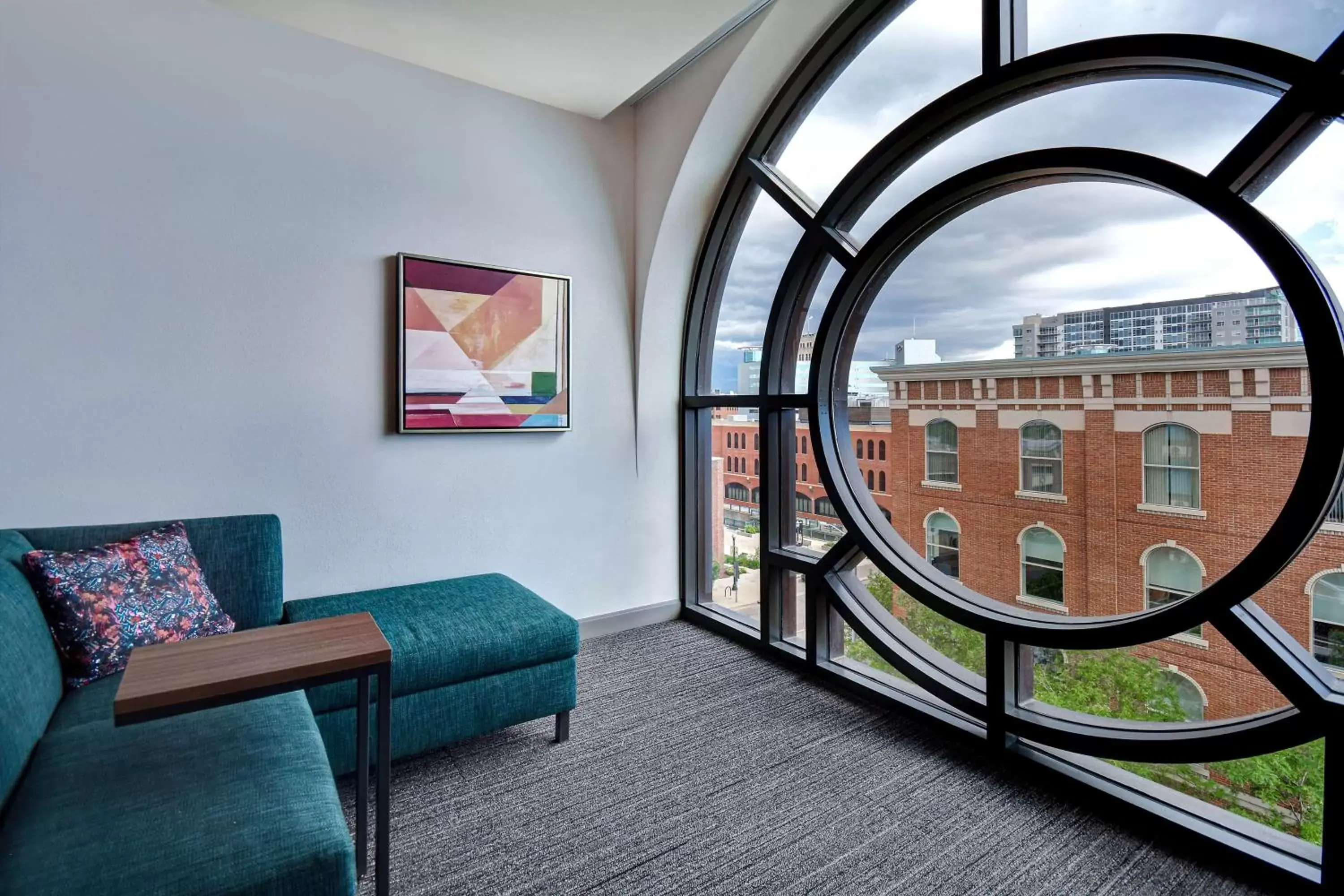 Living room, Seating Area in Hilton Garden Inn Kalamazoo Downtown