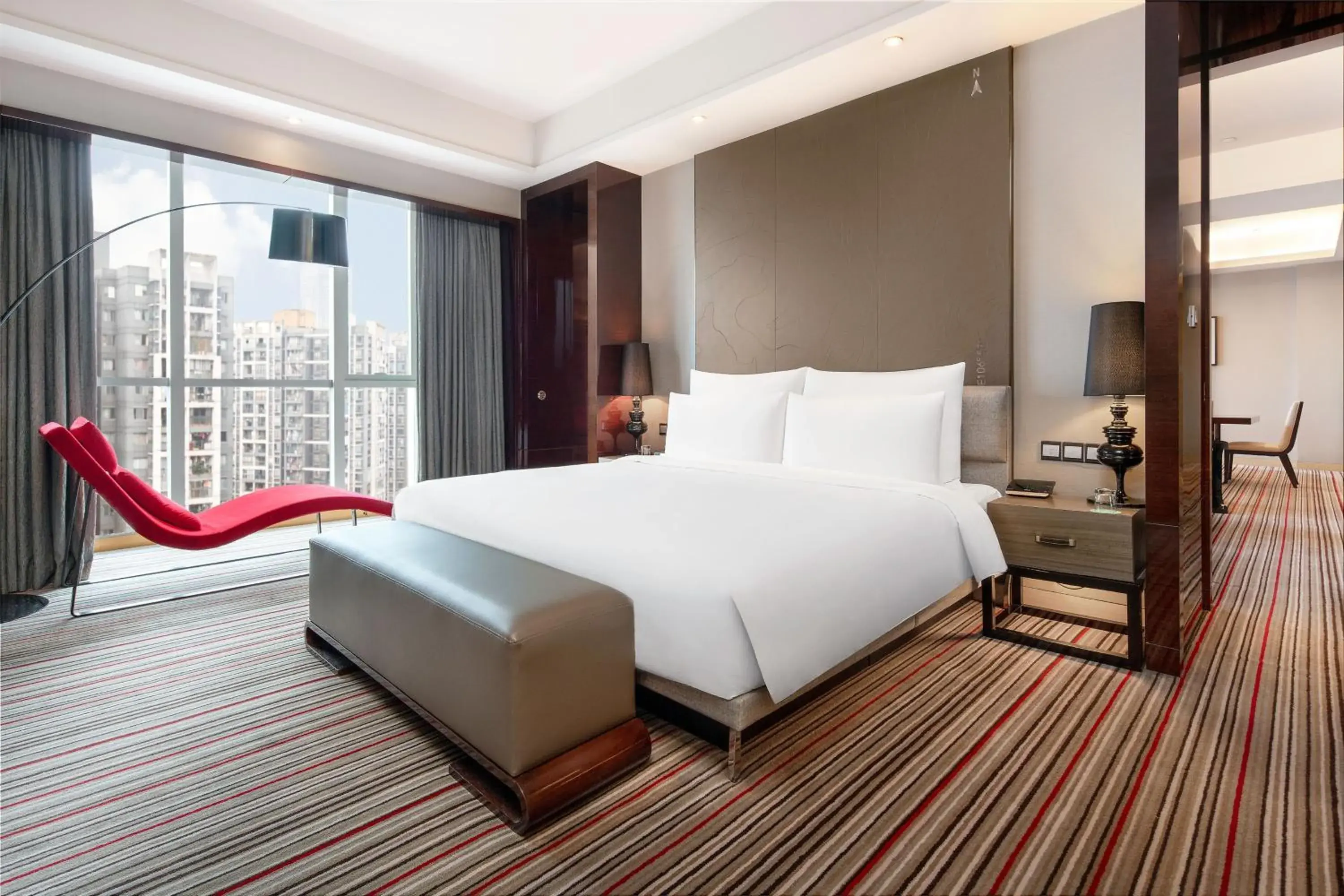 Photo of the whole room, Bed in Le Meridien Chongqing Nan'an