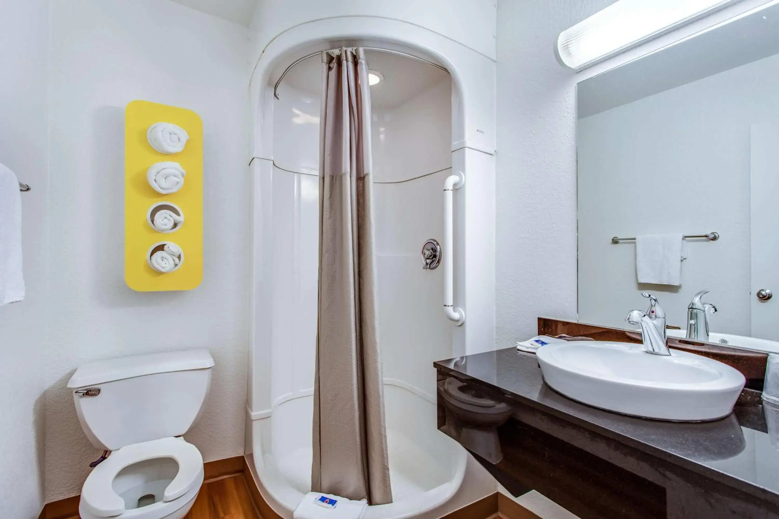 Quadruple Room in Motel 6-Vacaville, CA Quadruple Room in Motel 6-Vacaville, CA