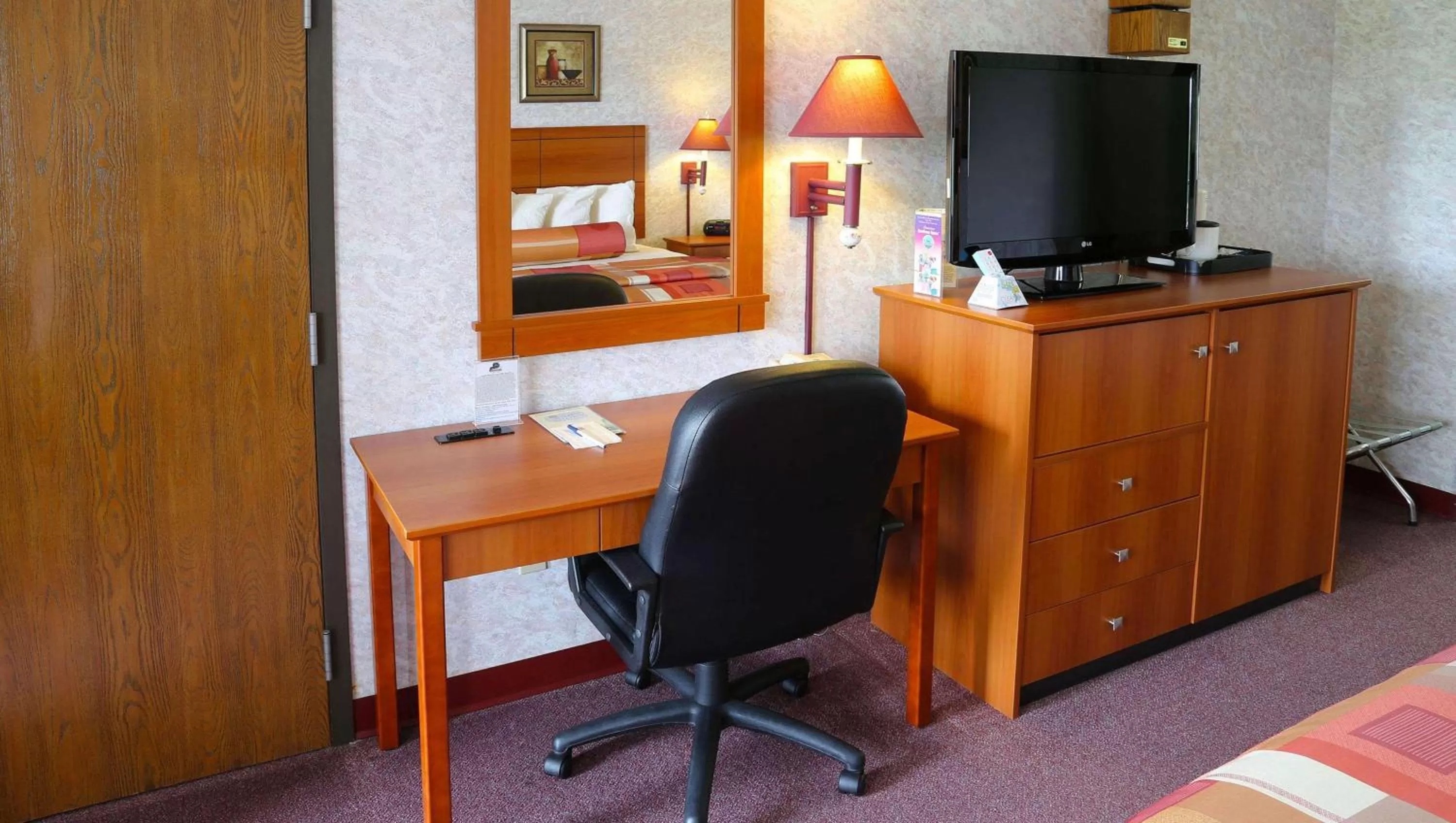 Photo of the whole room in Magnuson Hotel Howell/Brighton