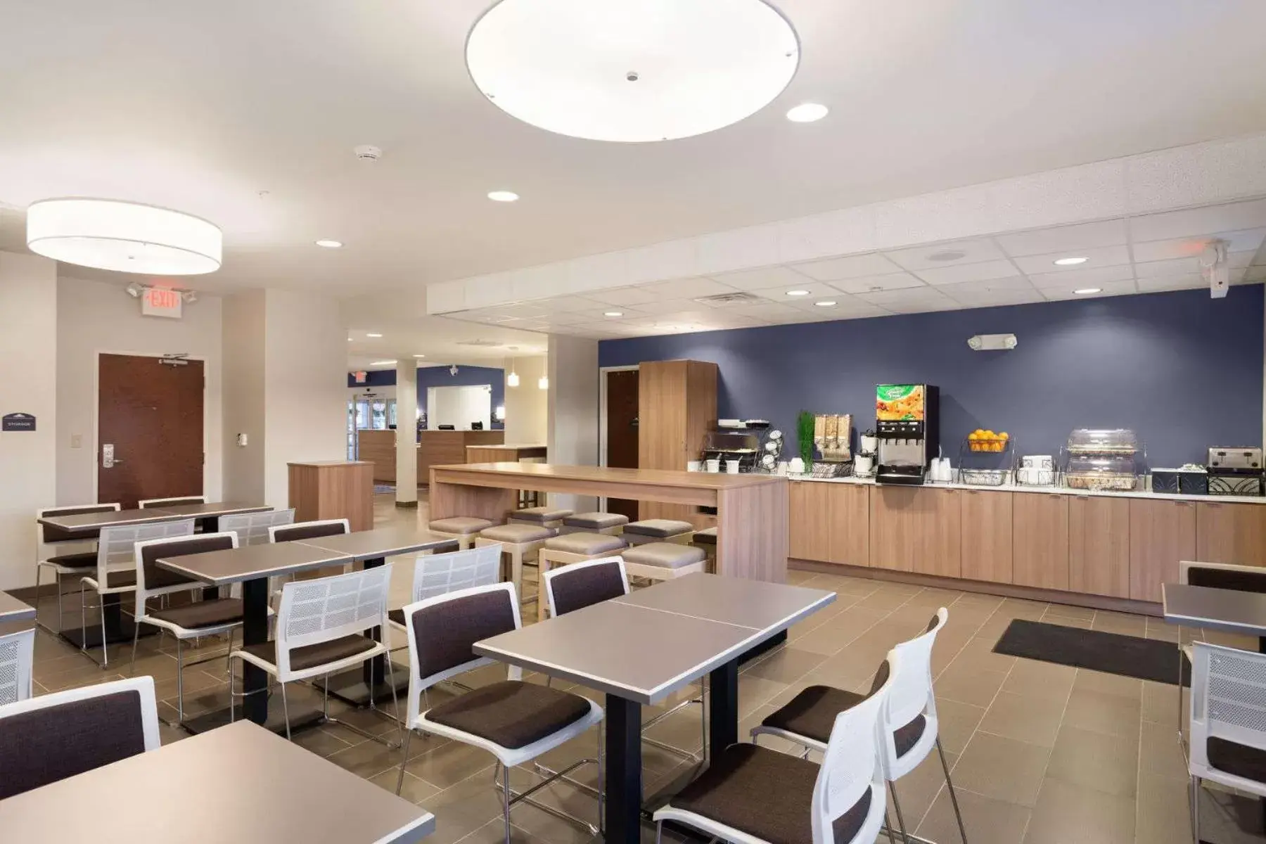 Restaurant/Places to Eat in Microtel Inn & Suites by Wyndham Niagara Falls