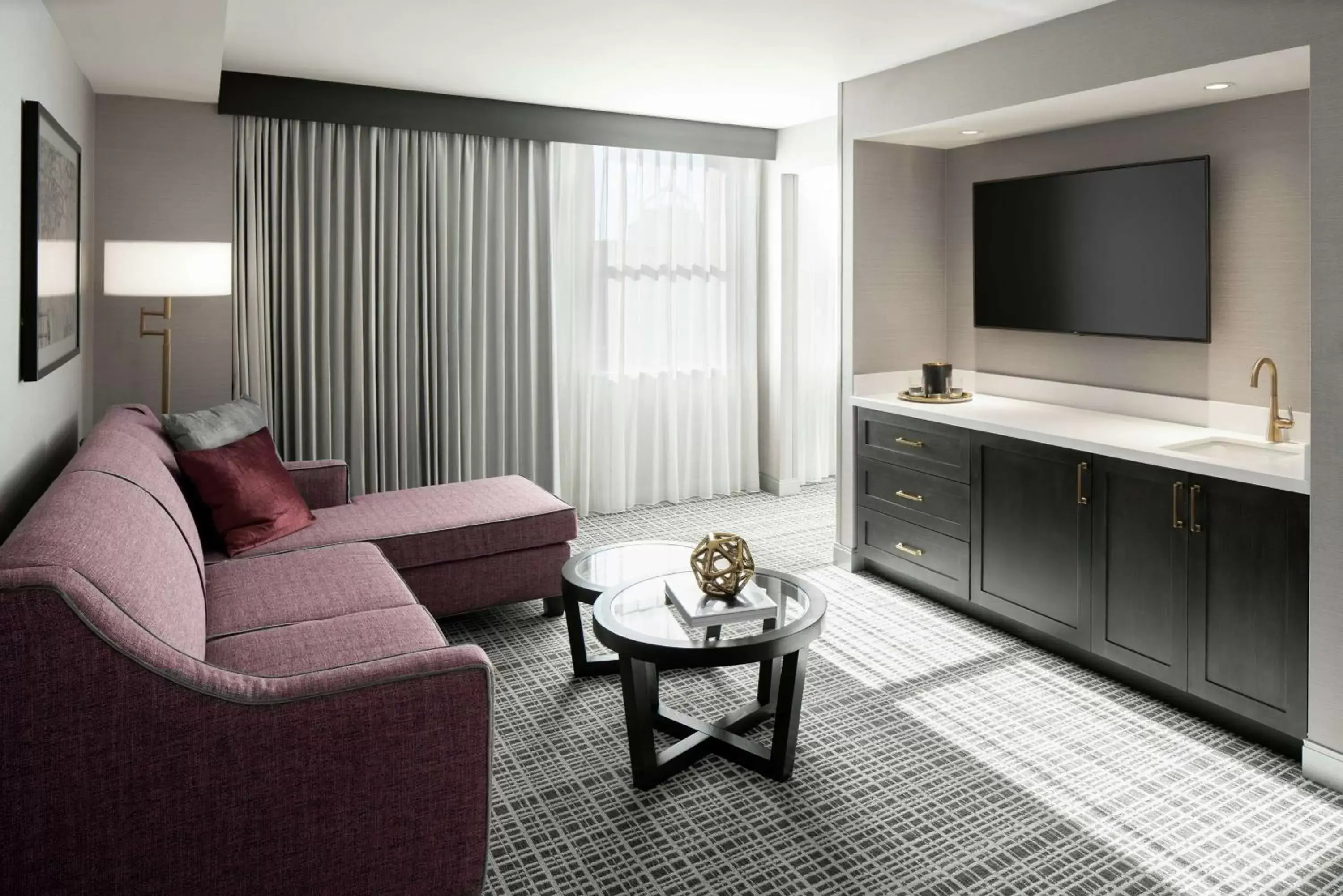 Living room, Seating Area in The Axis Moline Hotel, Tapestry Collection By Hilton