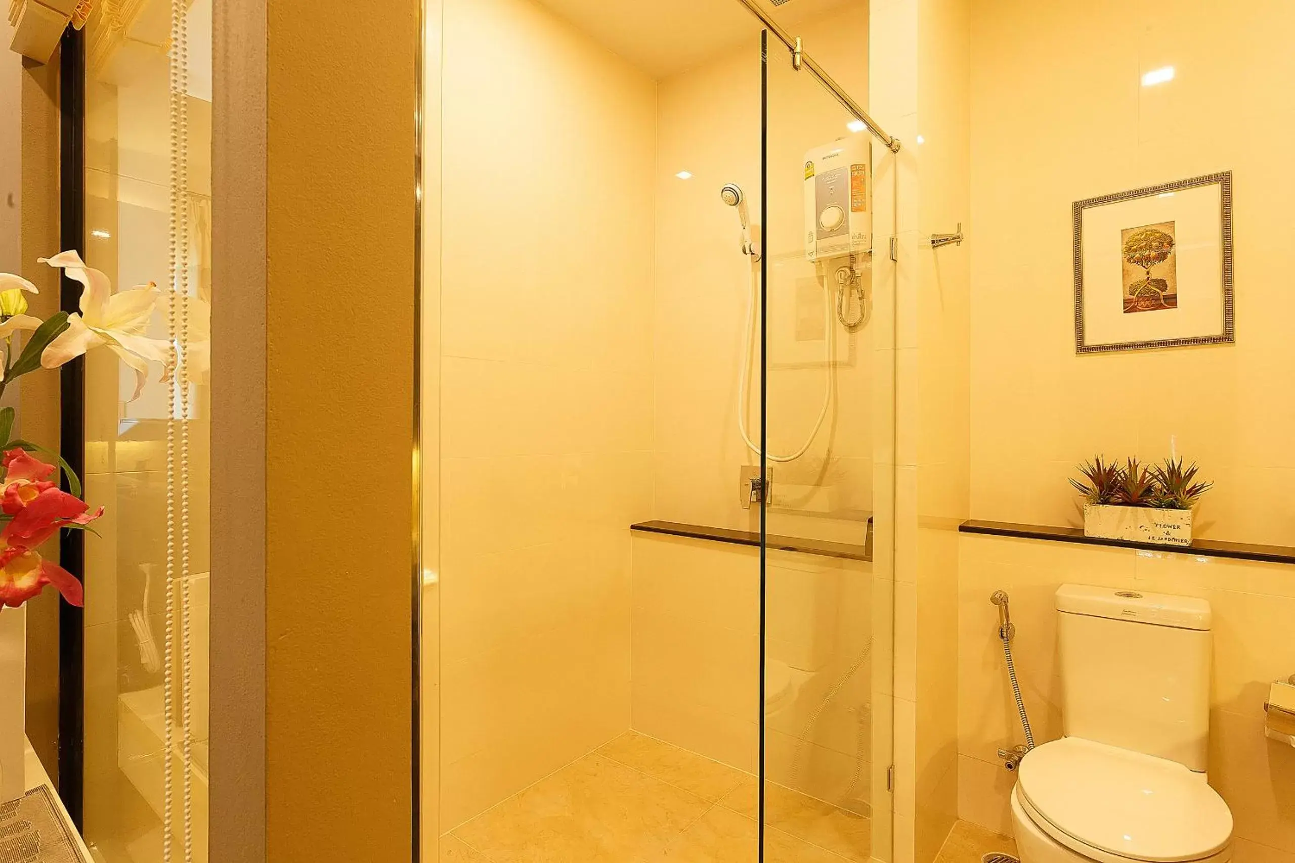 Shower, Bathroom in Green Point Residence Hotel