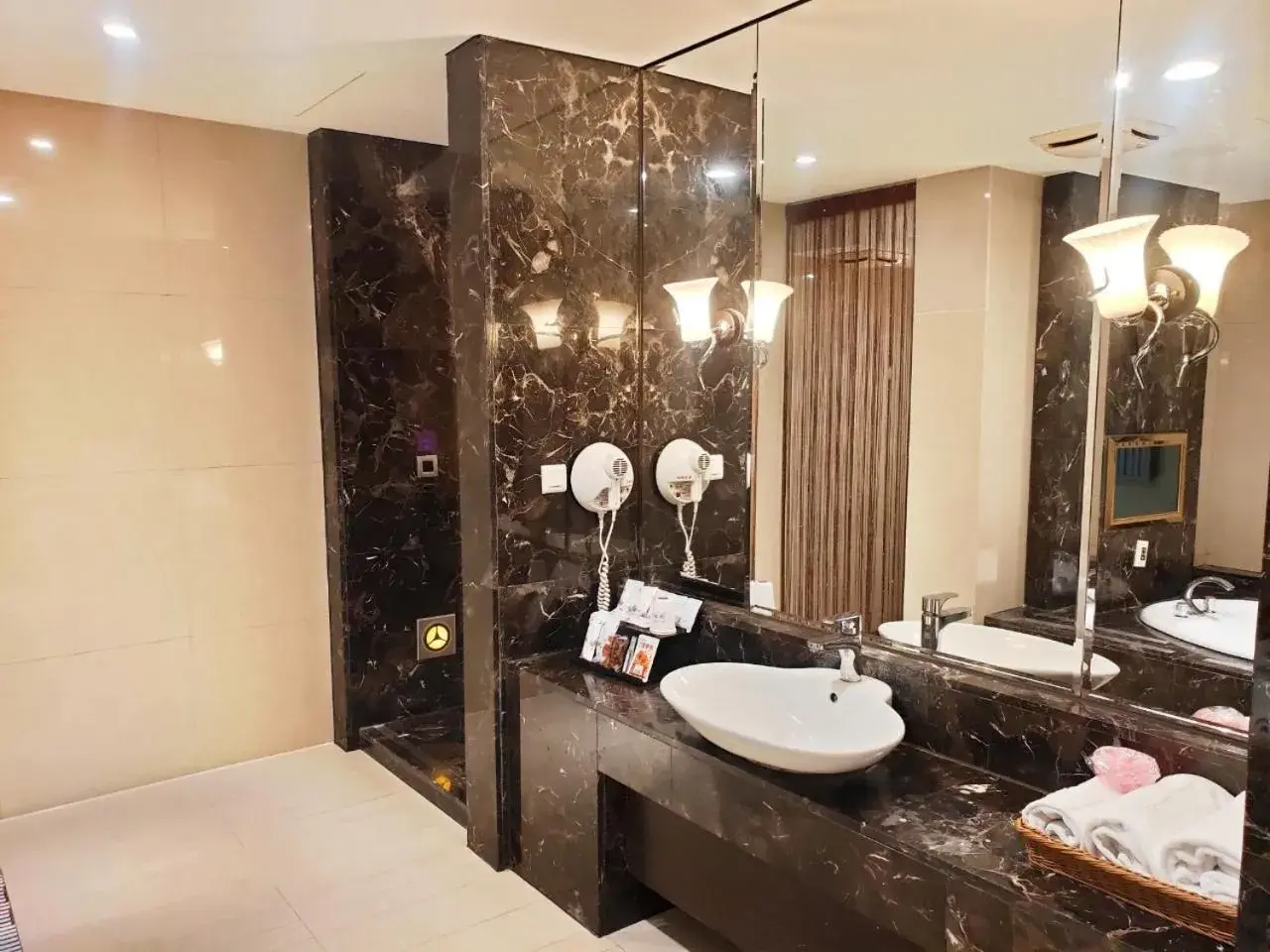 Bathroom in Discovery Motel - Nangang