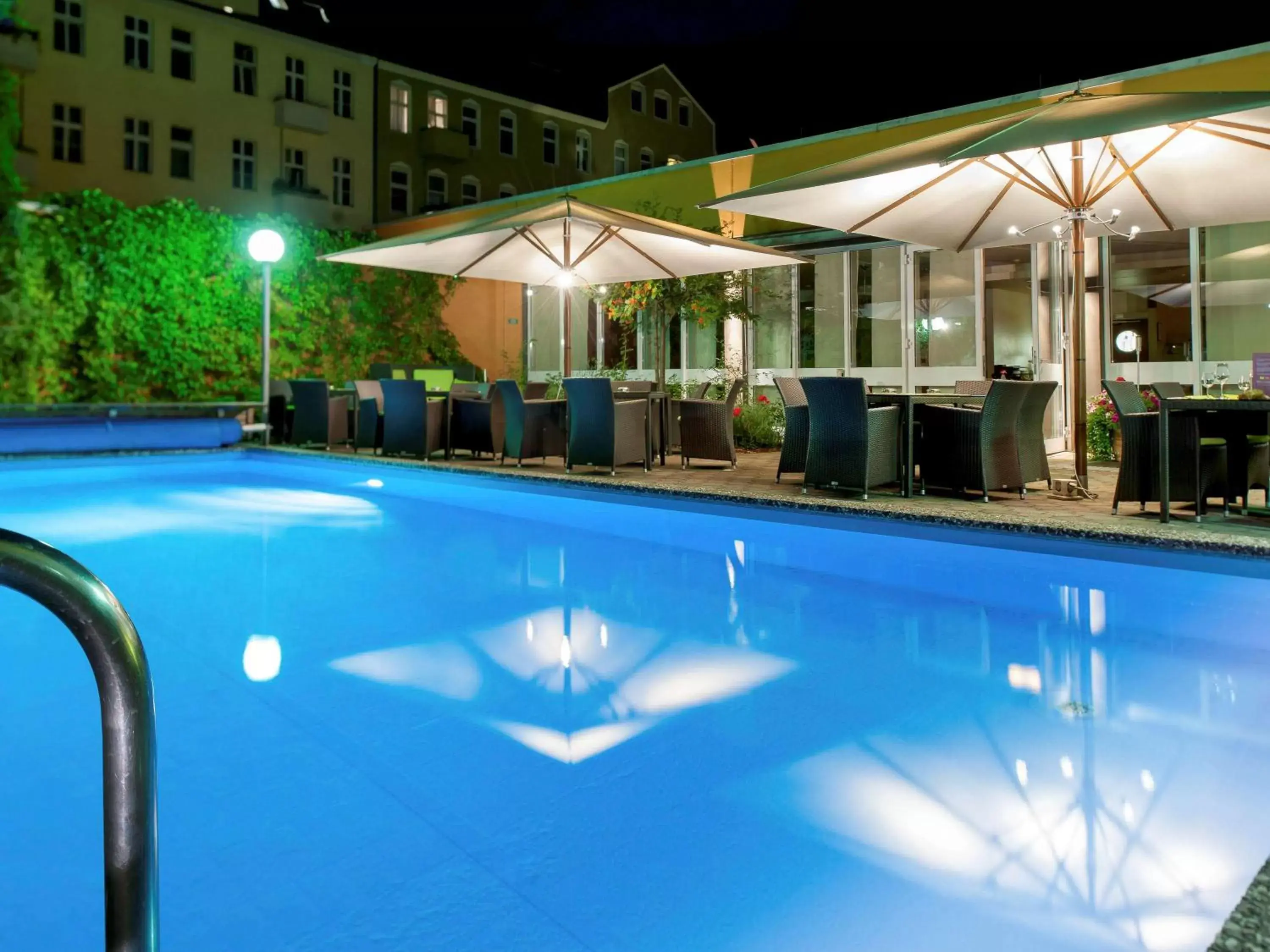 Activities, Swimming Pool in Mercure Hotel Berlin City West