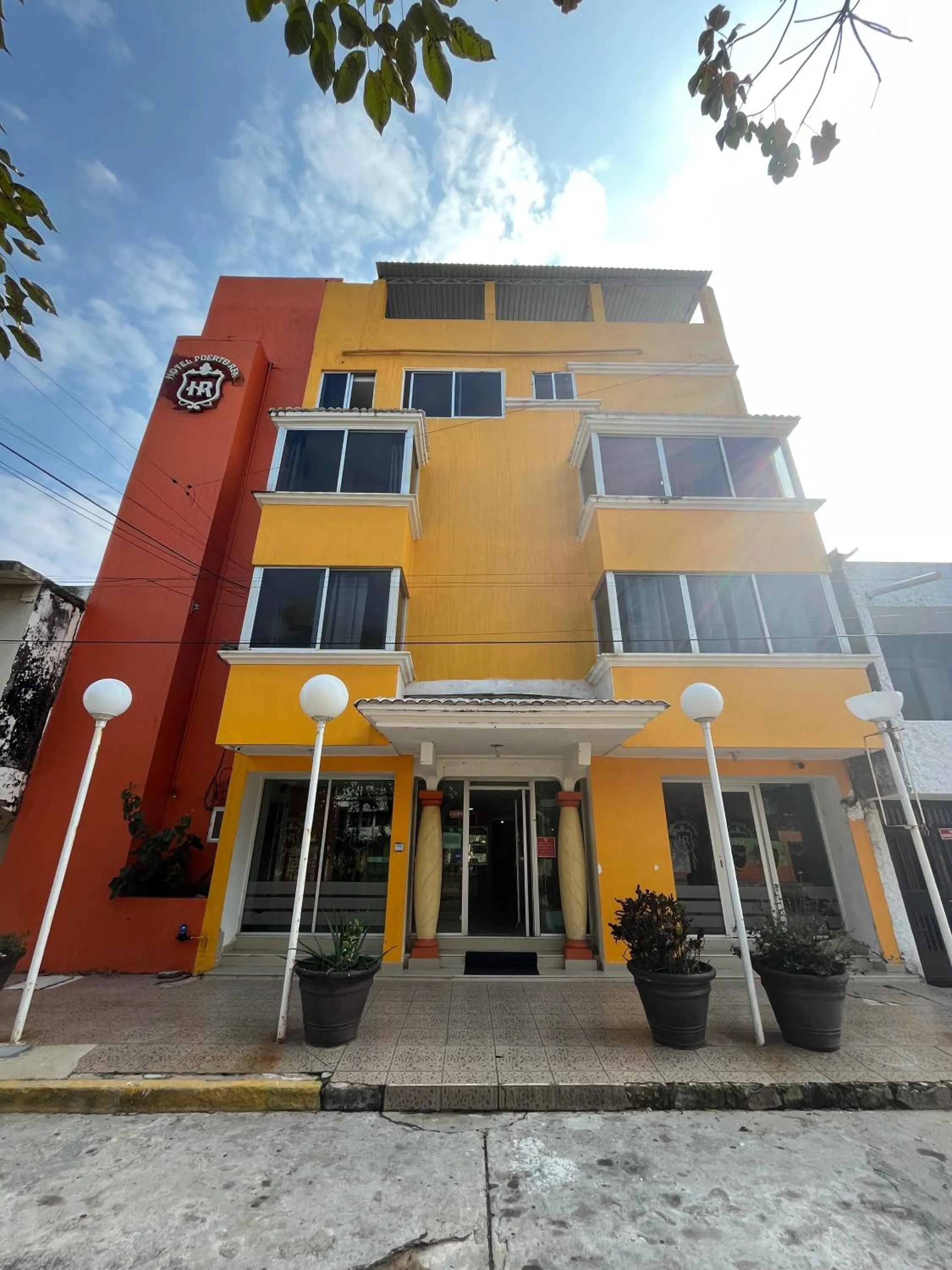 Facade/entrance in OYO Hotel Puerto Real Coatzacoalcos
