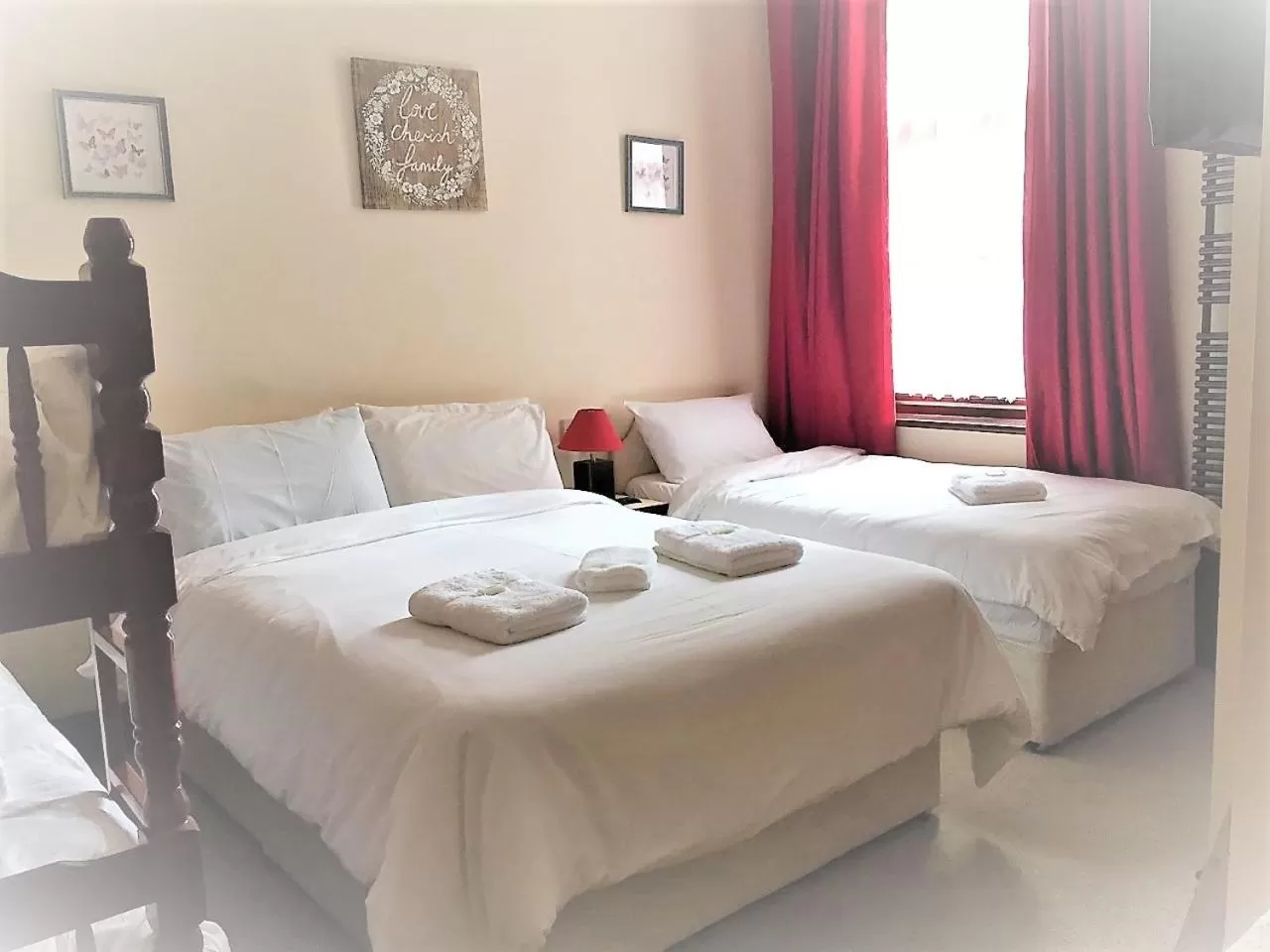 Bed in Lyndhurst Hotel