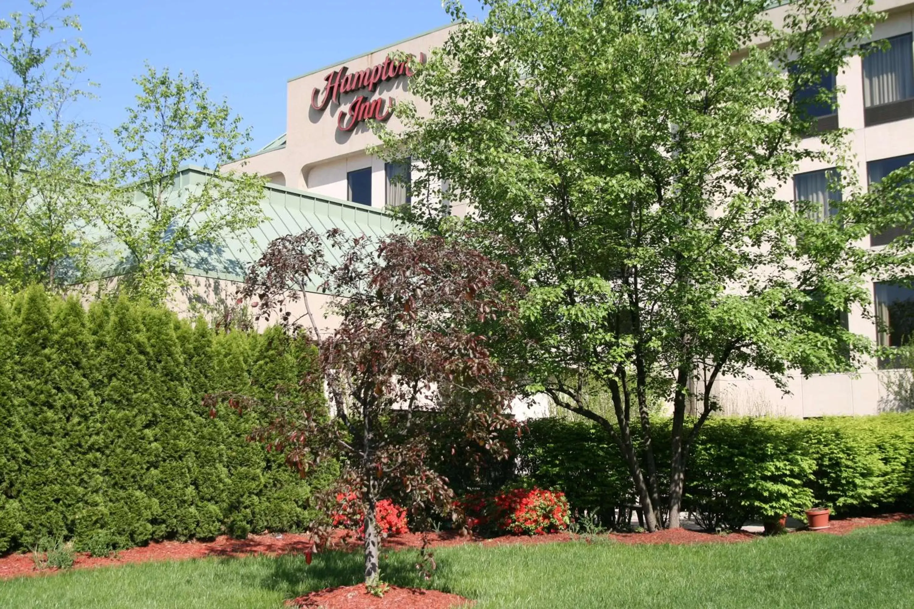 Property building, Garden in Hampton Inn Stroudsburg Poconos