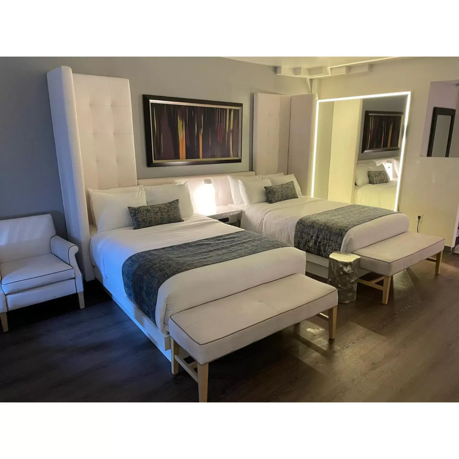 Classic Quadruple Room in Oak Tree Inn Classic Quadruple Room in Oak Tree Inn