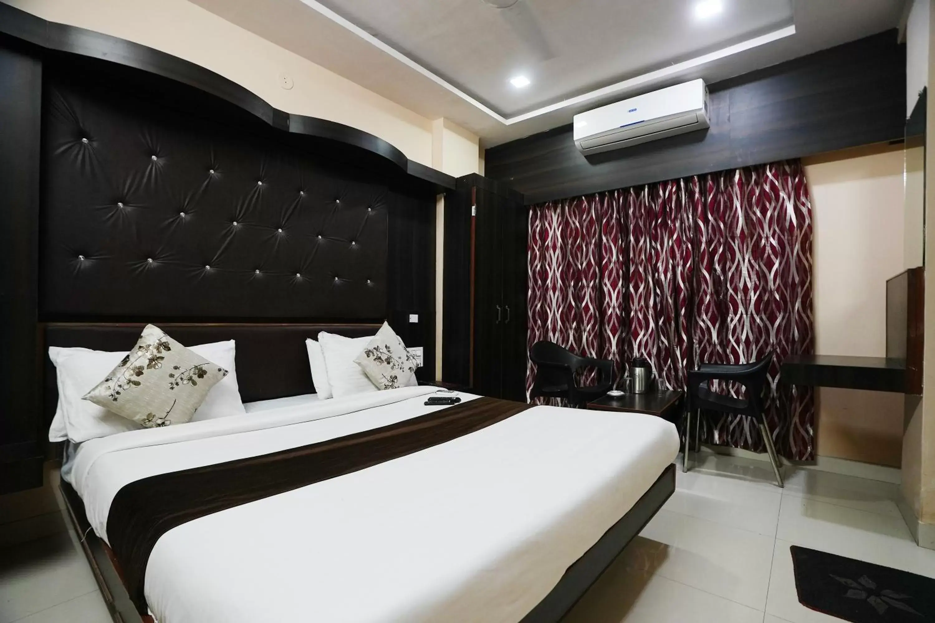 Bedroom, Bed in Hotel Madurai Bedroom, Bed in Hotel Madurai