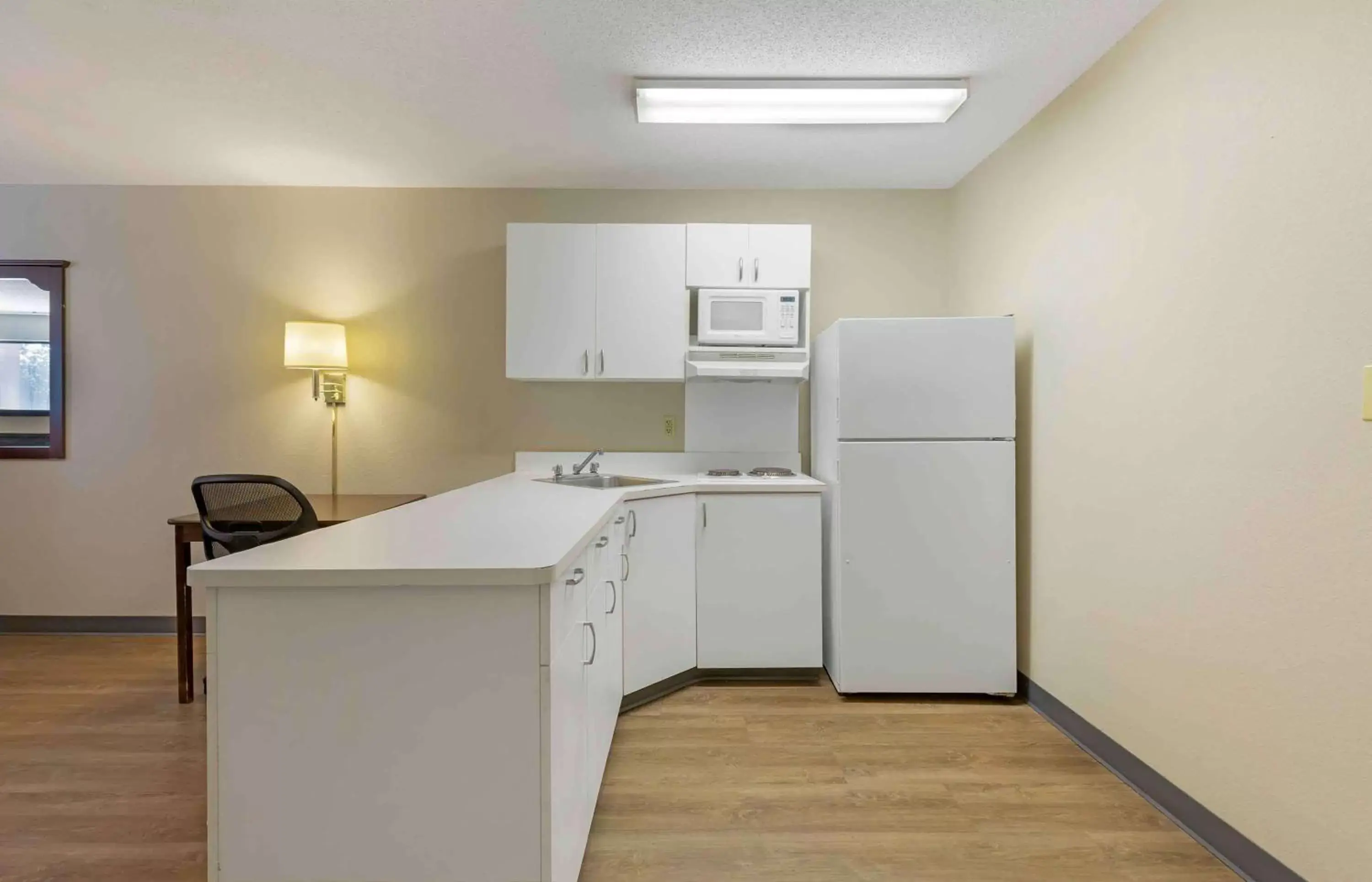 Bedroom, Kitchen/Kitchenette in Extended Stay America Suites - Washington, DC - Chantilly - Dulles South