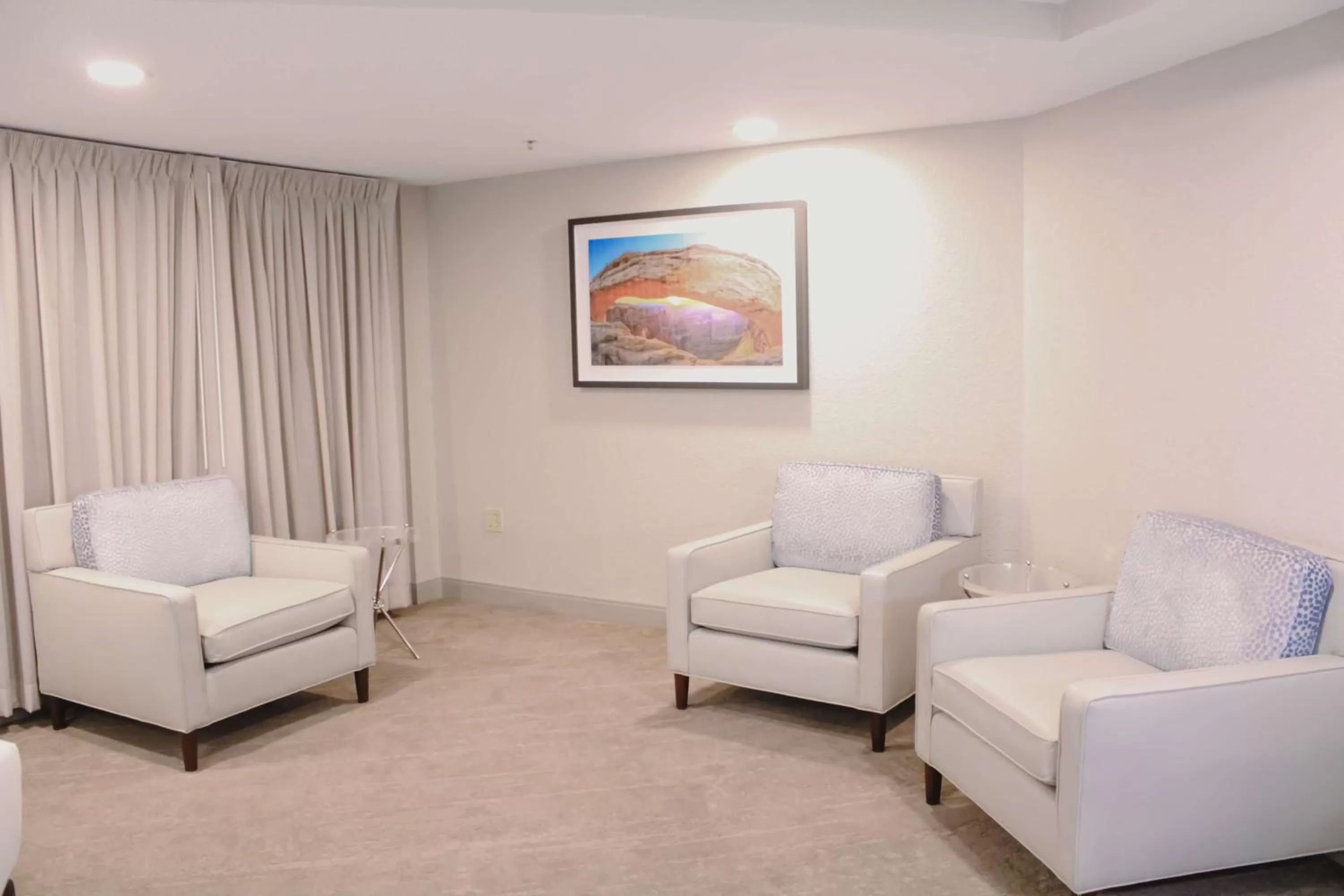 Photo of the whole room in Doubletree by Hilton Phoenix Mesa