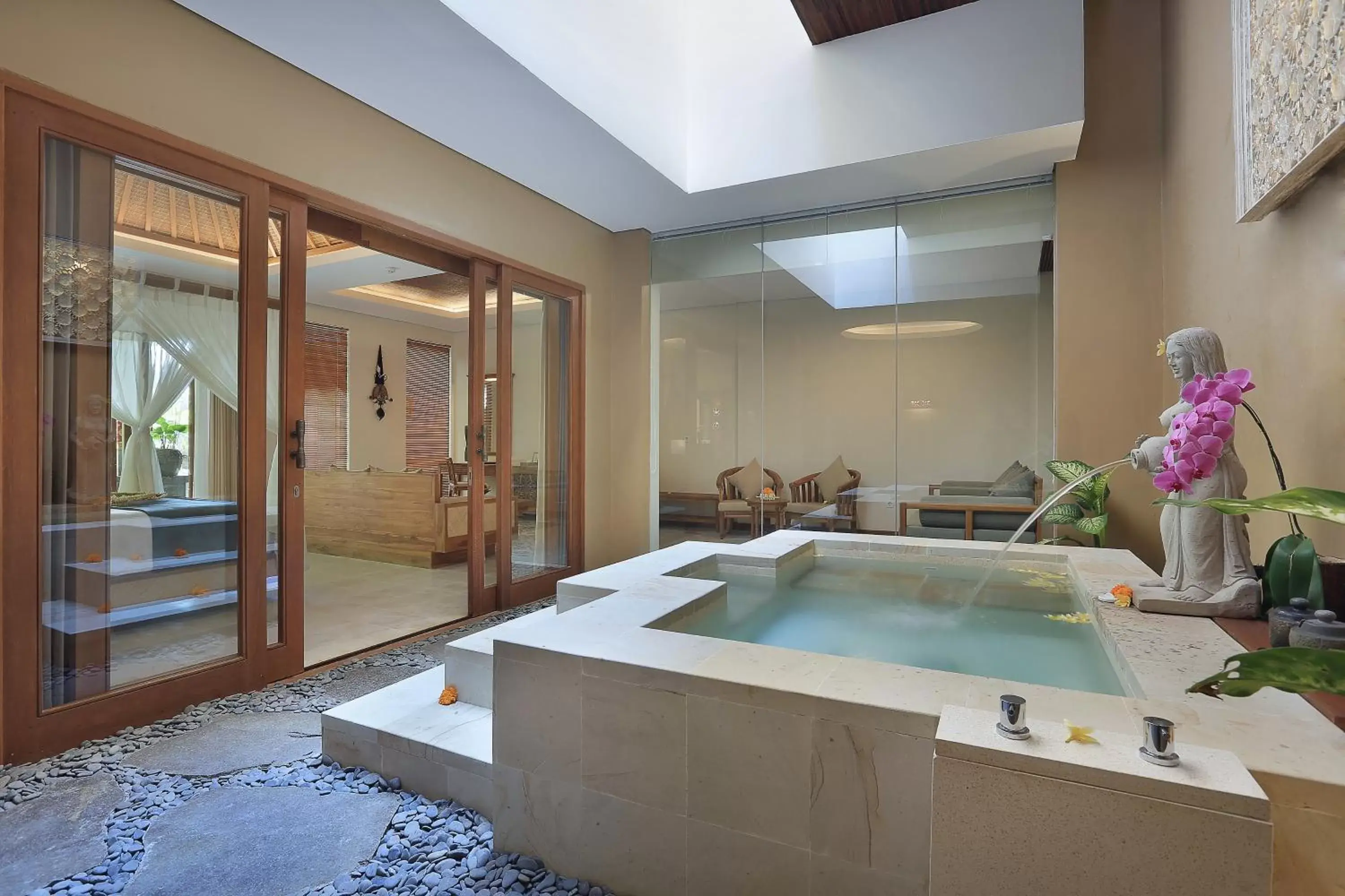 Suite with Spa Bath and Garden View  in The Sankara Suites and Villas by Pramana