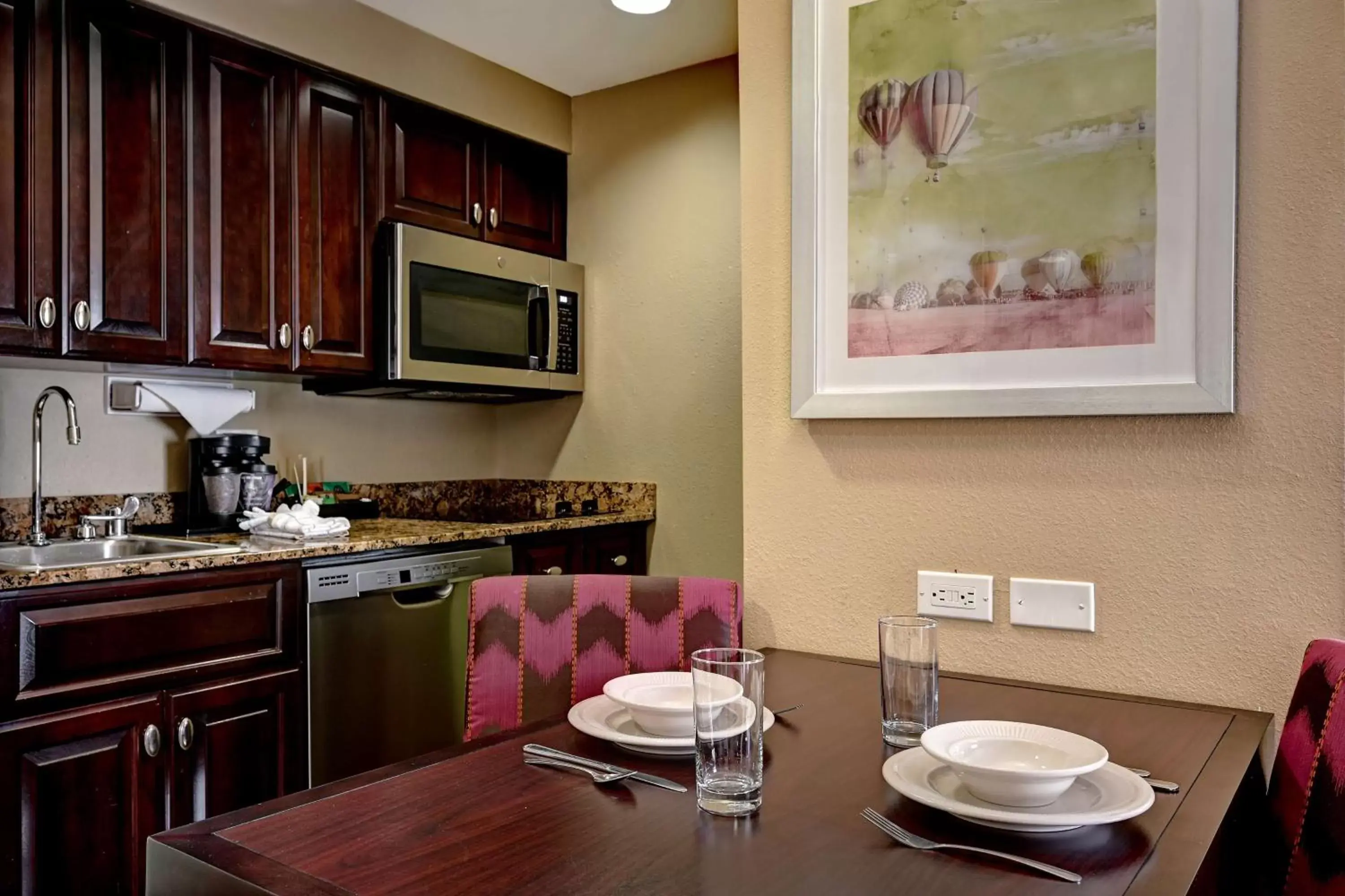 Kitchen or kitchenette, Kitchen/Kitchenette in Homewood Suites by Hilton Albuquerque Airport