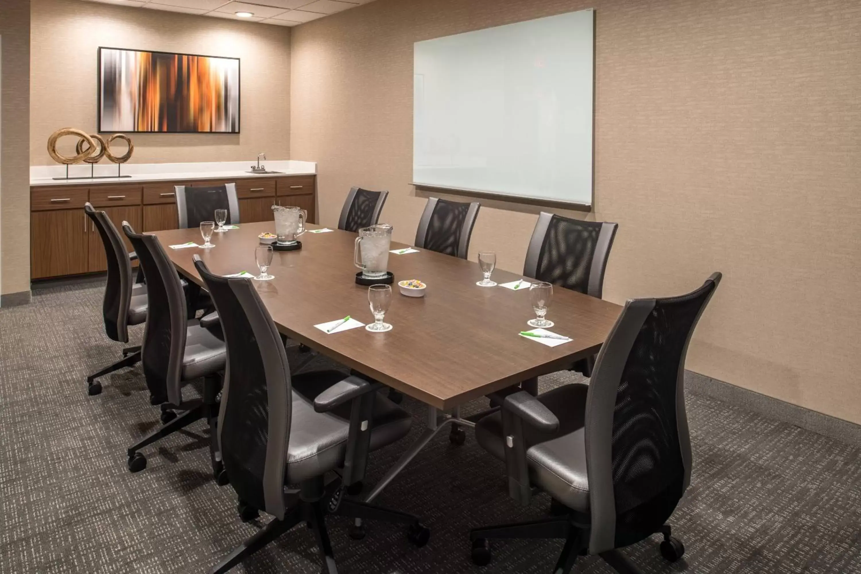 Meeting/conference room in Courtyard by Marriott Portland North