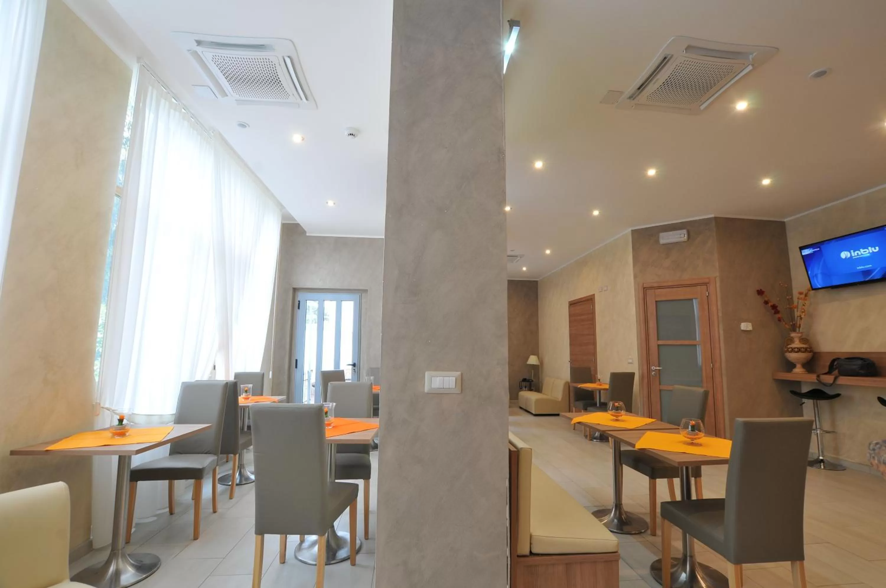 Communal lounge/ TV room in Hotel Montecarlo