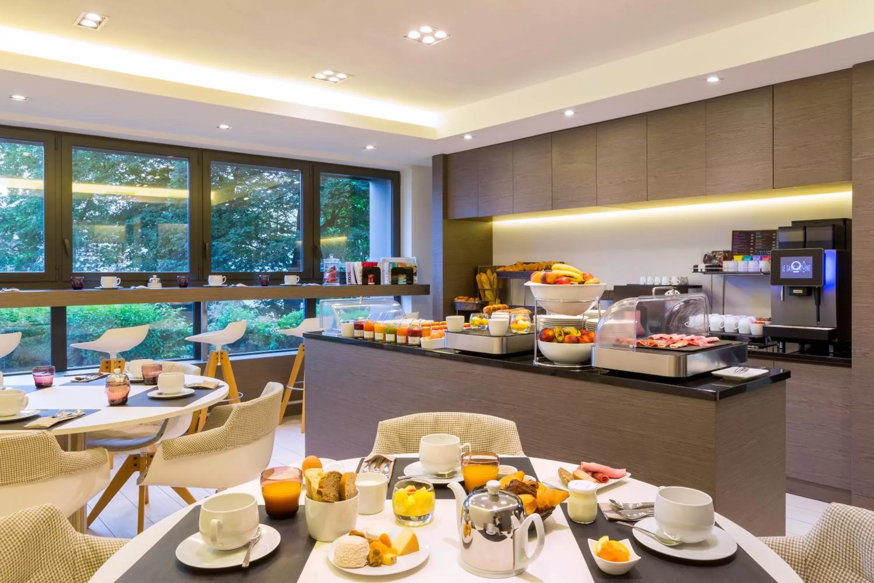 Buffet breakfast, Restaurant/Places to Eat in BW Premier Collection Le Saint Antoine Hotel et Spa