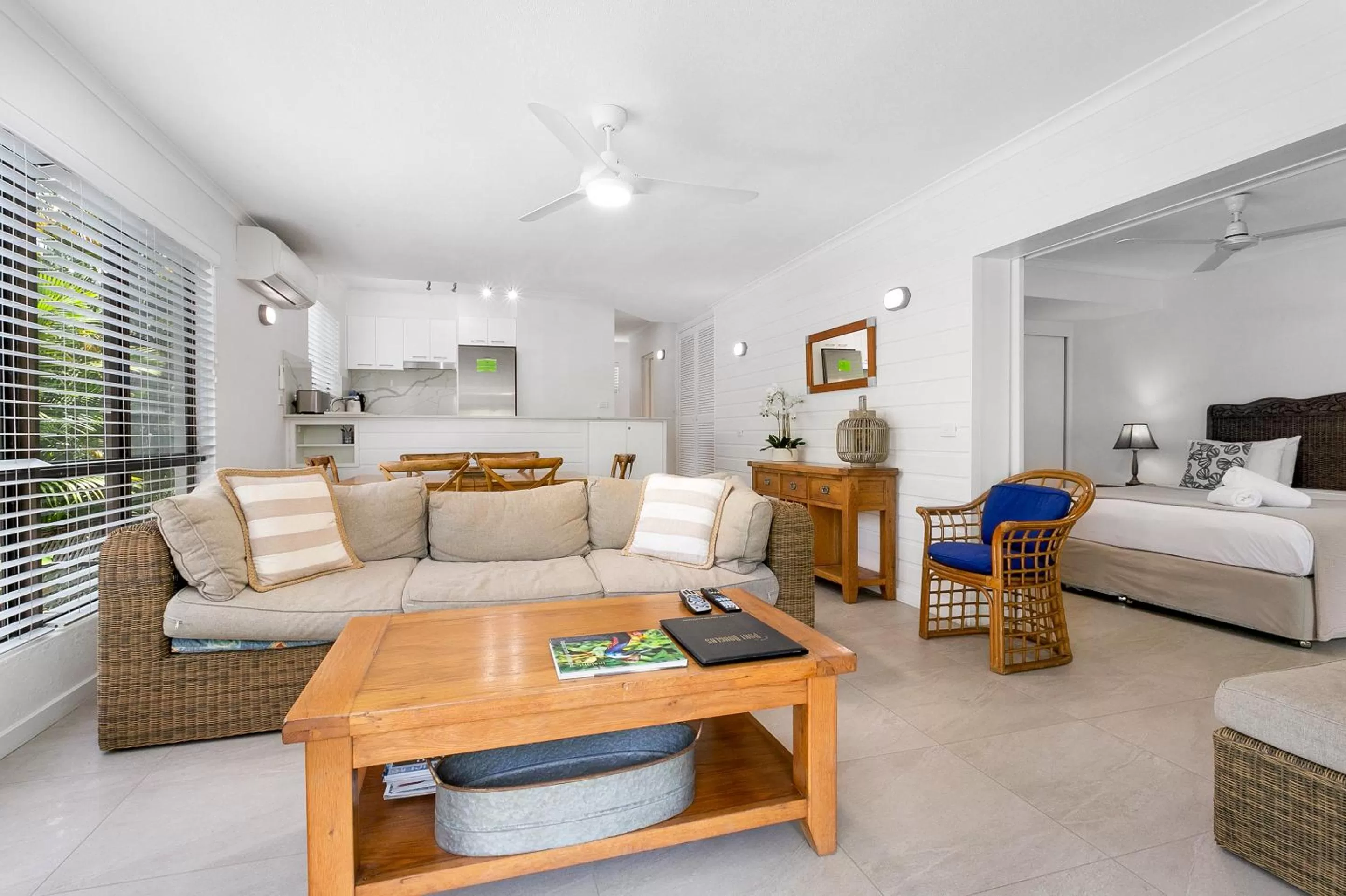 Living room, Bed in Driftwood Mantaray - Official Onsite Reception and Check In