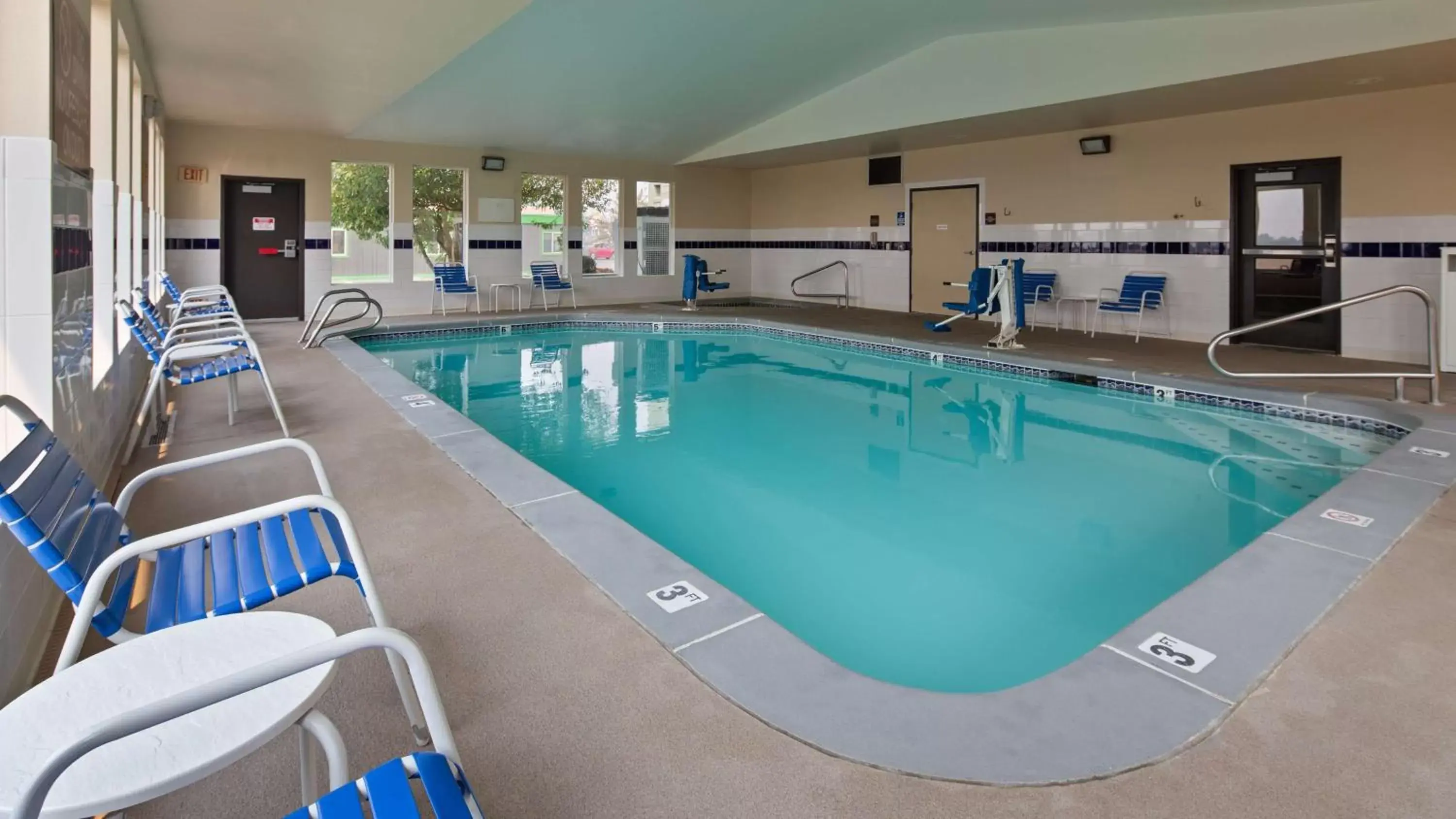 Activities, Swimming Pool in Best Western Bronco Inn