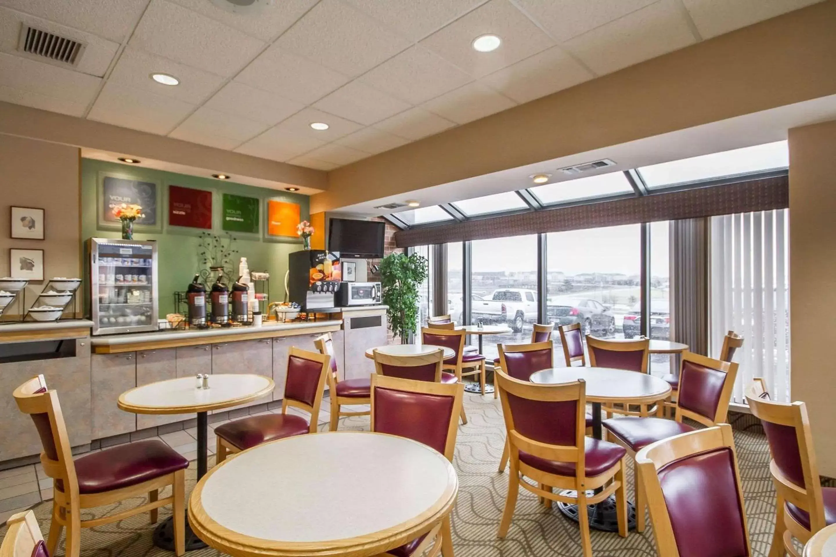 Restaurant/Places to Eat in Comfort Inn & Suites Madison - Airport