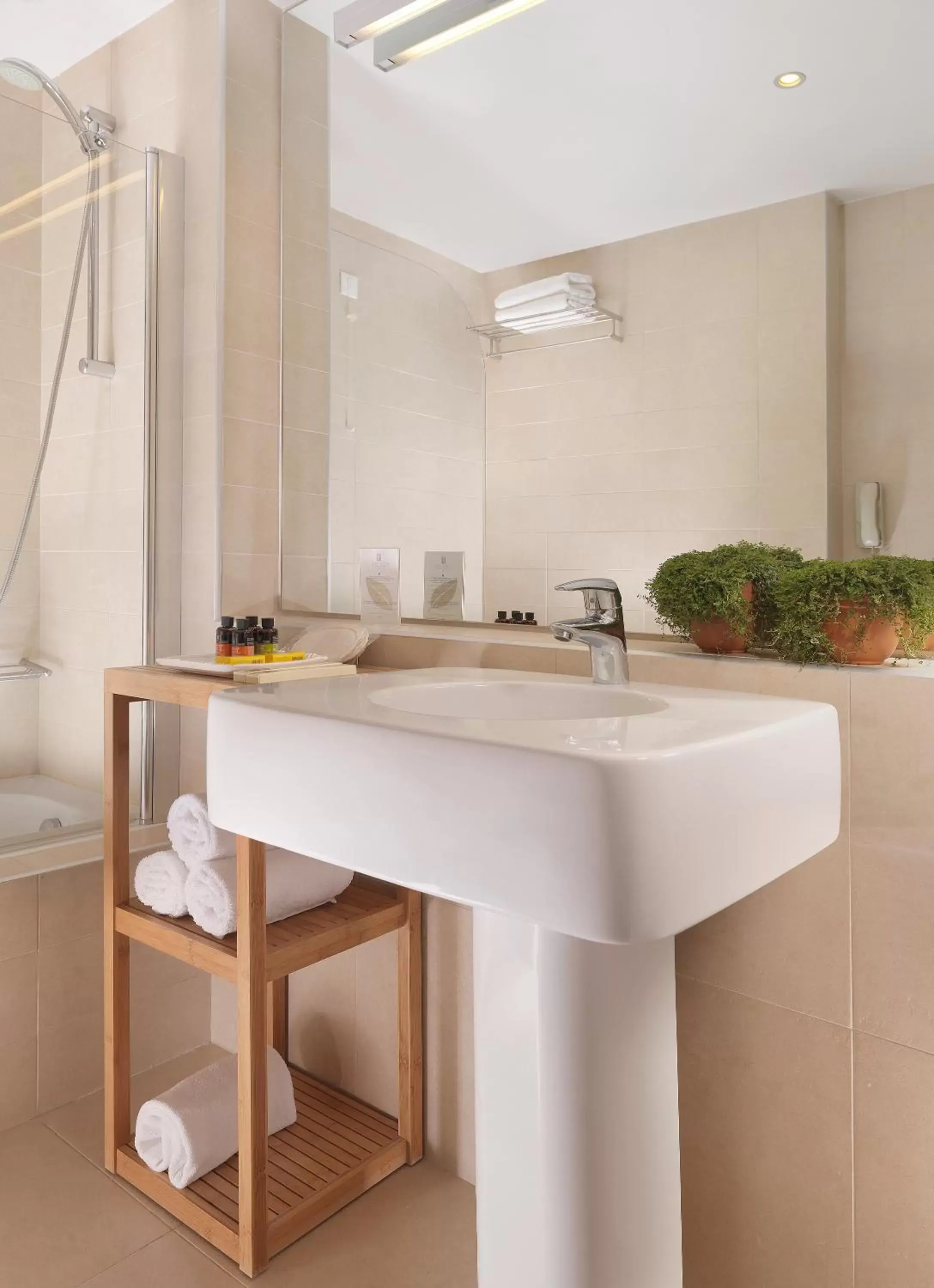 Bathroom in Elefsina Hotel Bathroom in Elefsina Hotel