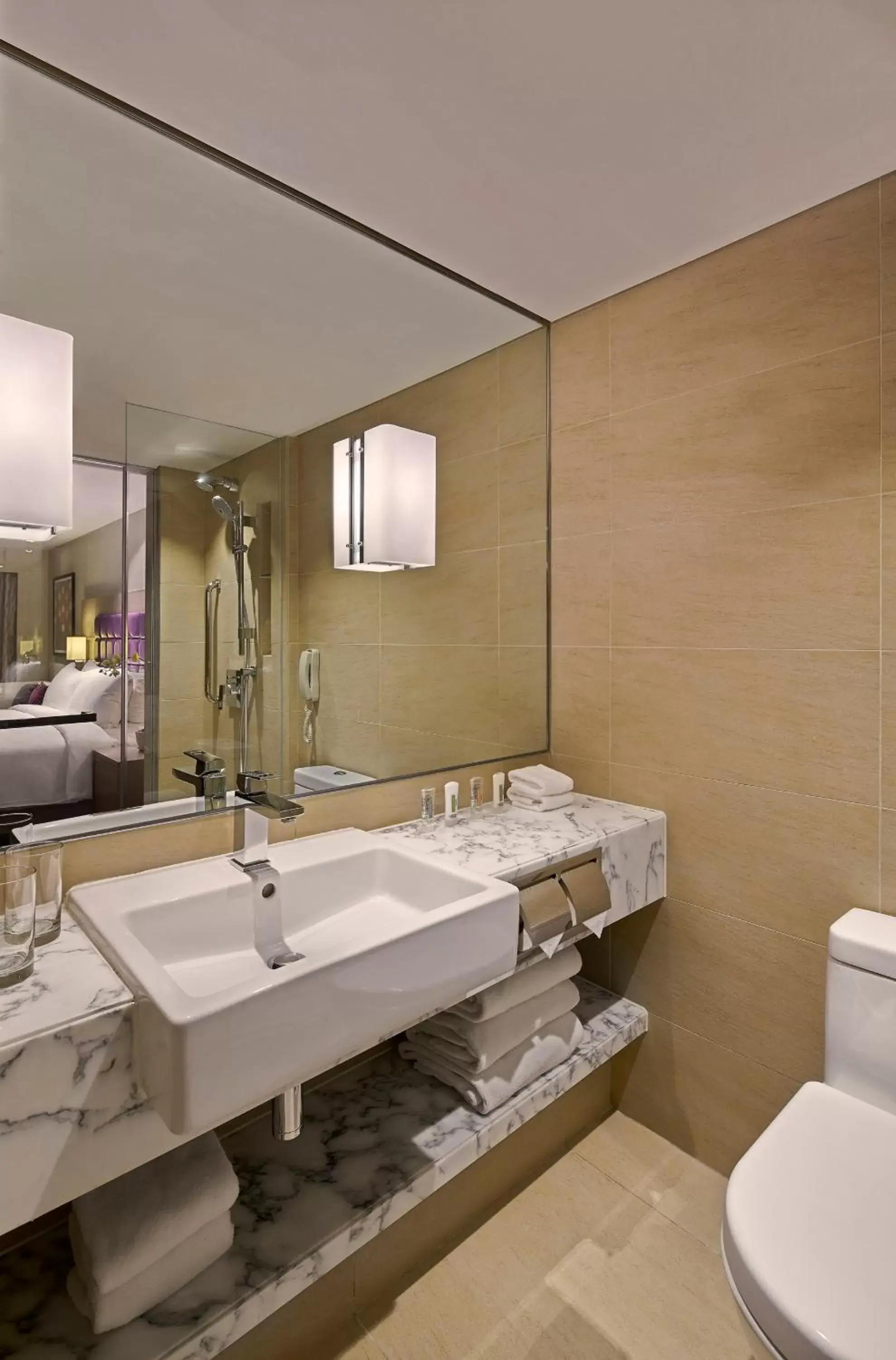 Bathroom in Holiday Inn Golden Mile, an IHG Hotel