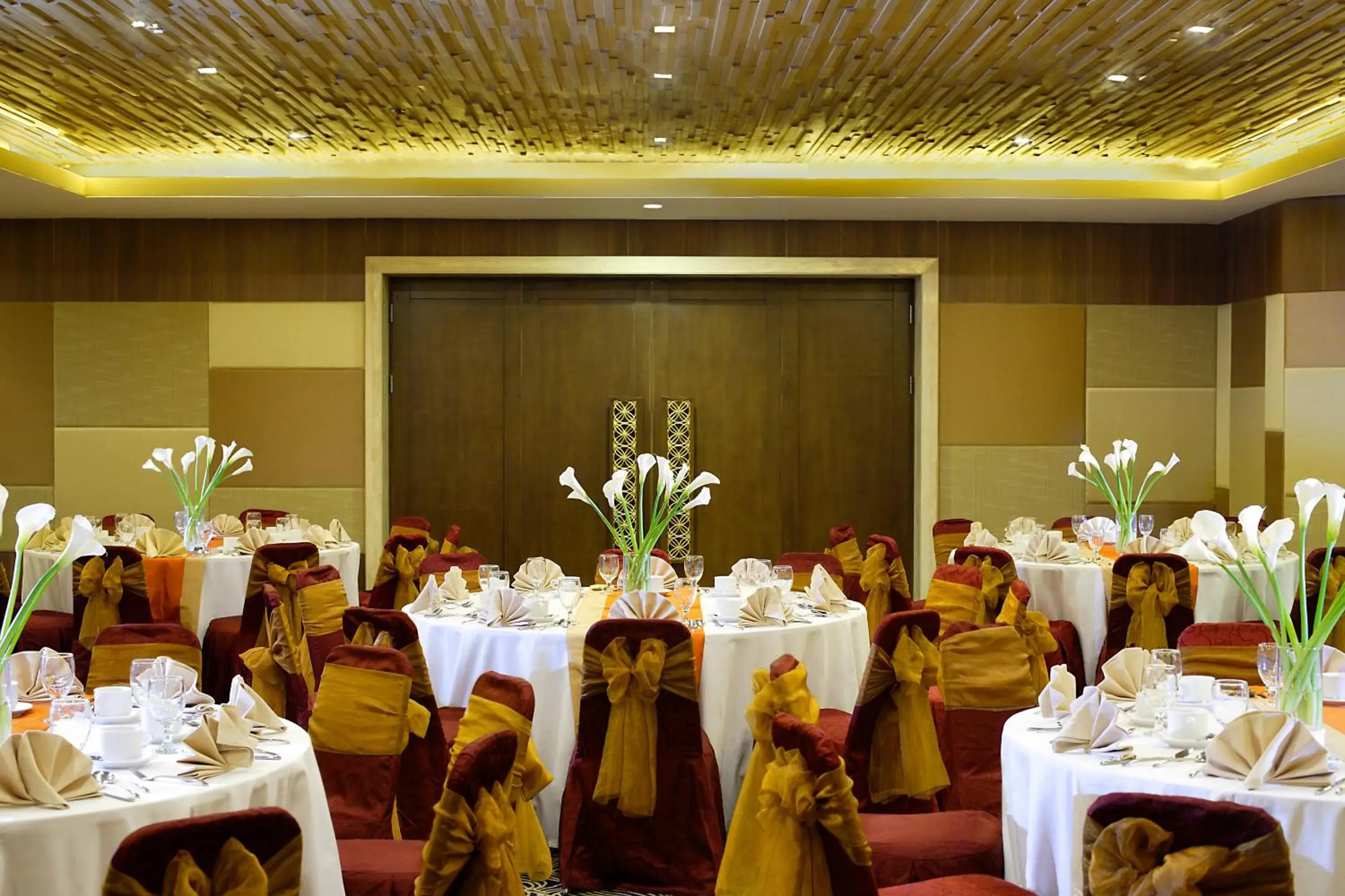 Banquet/Function facilities, Banquet Facilities in Hotel Santika Pandegiling Surabaya