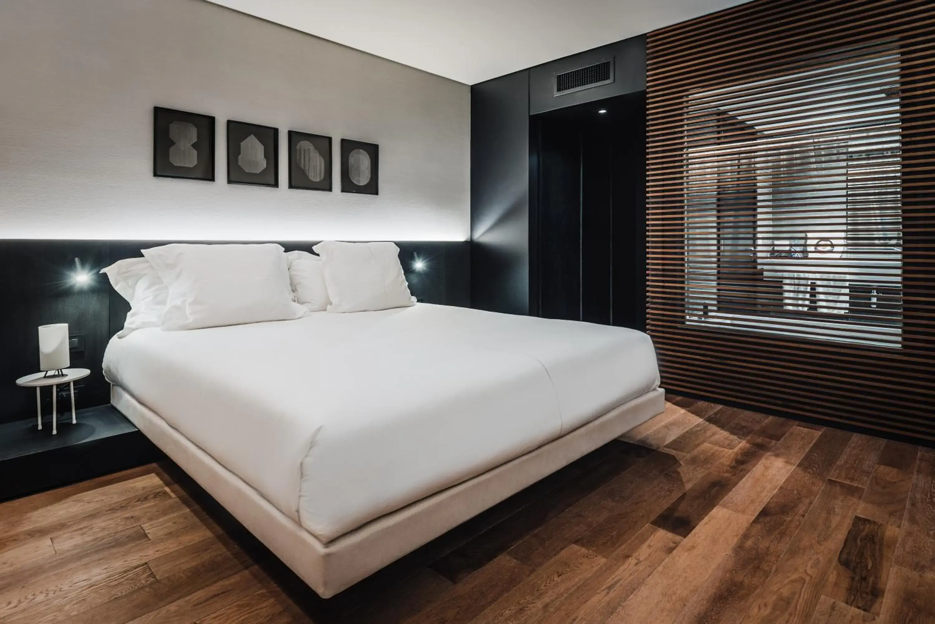 Photo of the whole room, Bed in SLS Buenos Aires Puerto Madero
