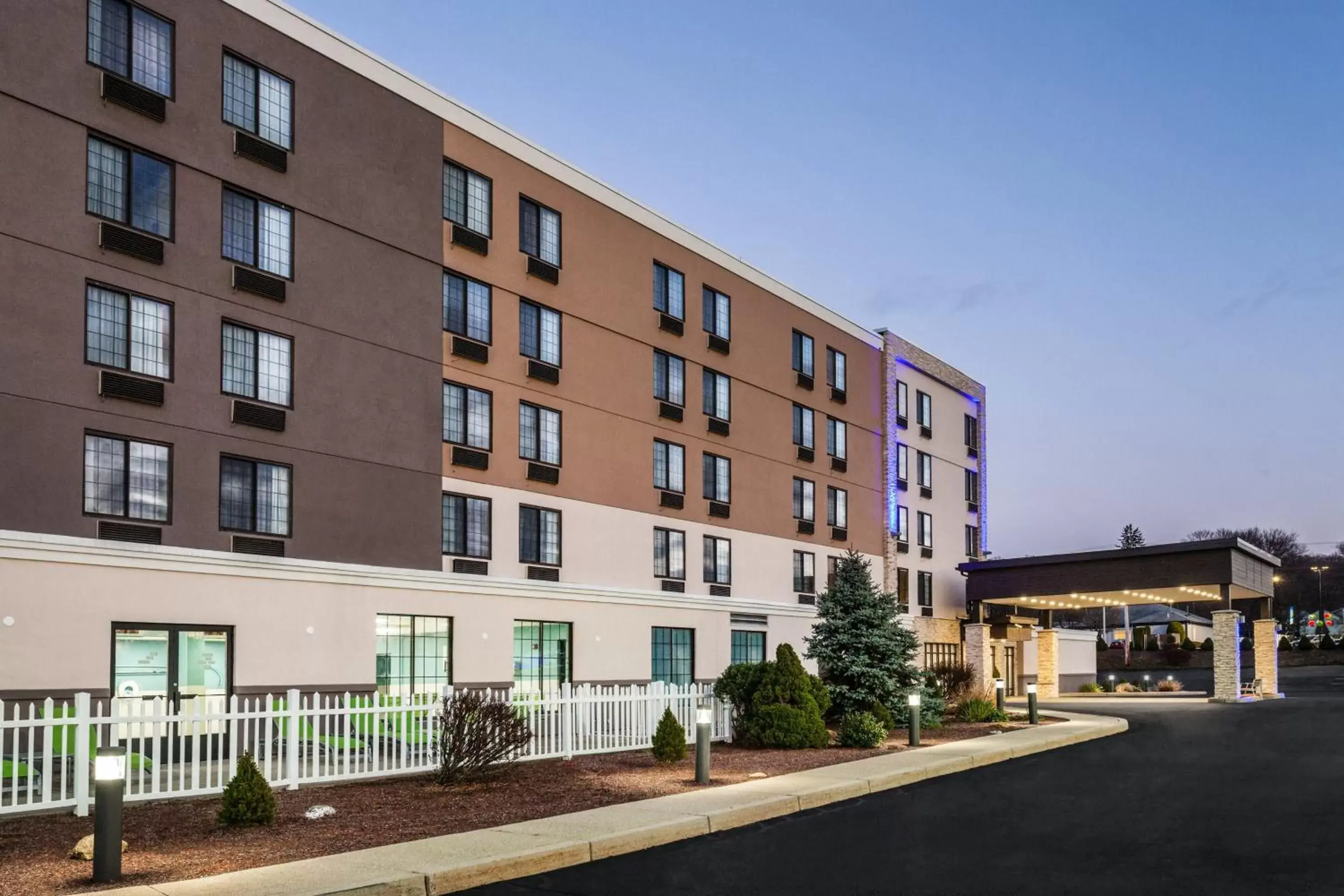 Property Building in Holiday Inn Express Hotel & Suites Providence-Woonsocket, an IHG Hotel
