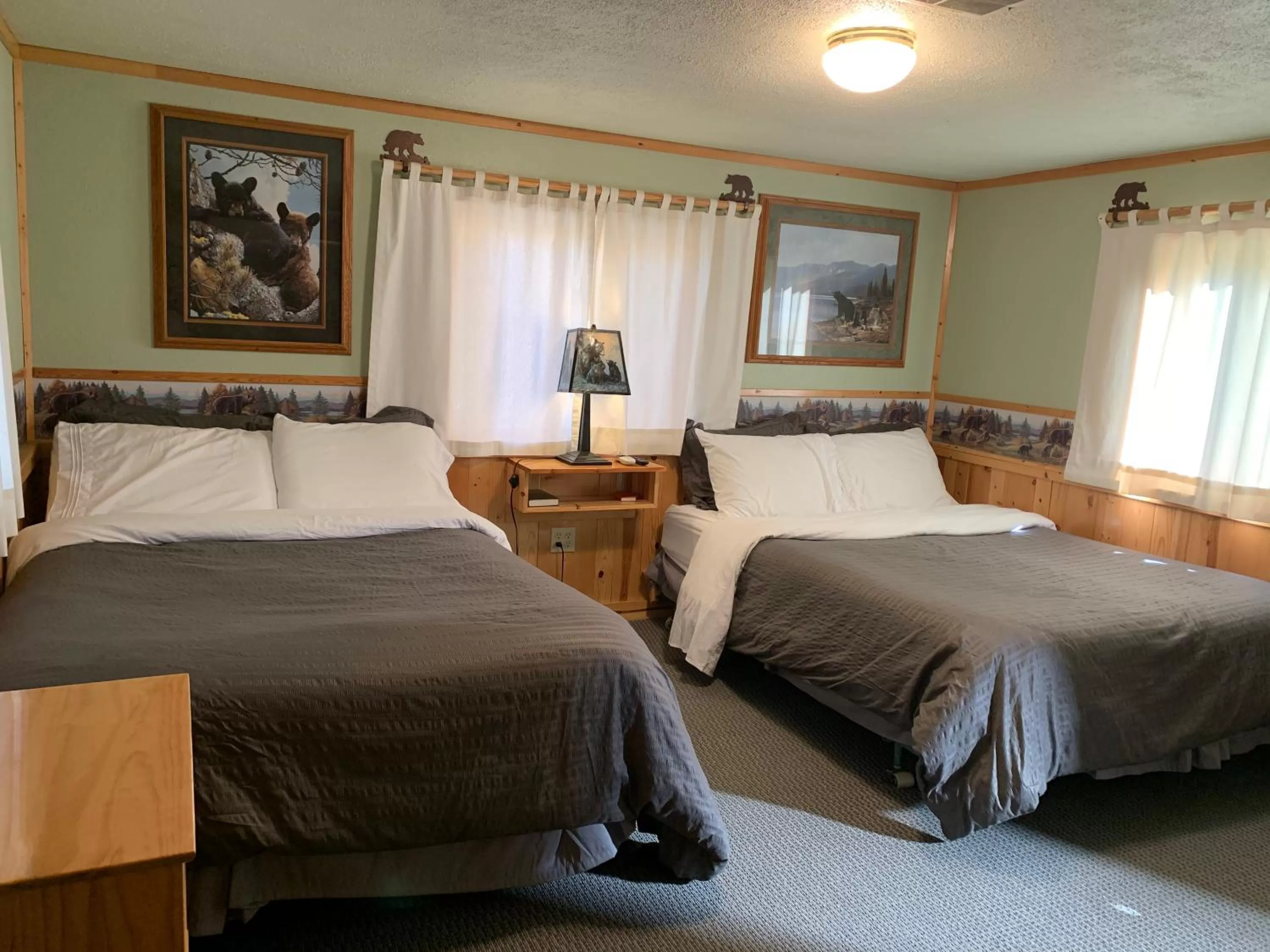 Bed in Glacier Haven Inn