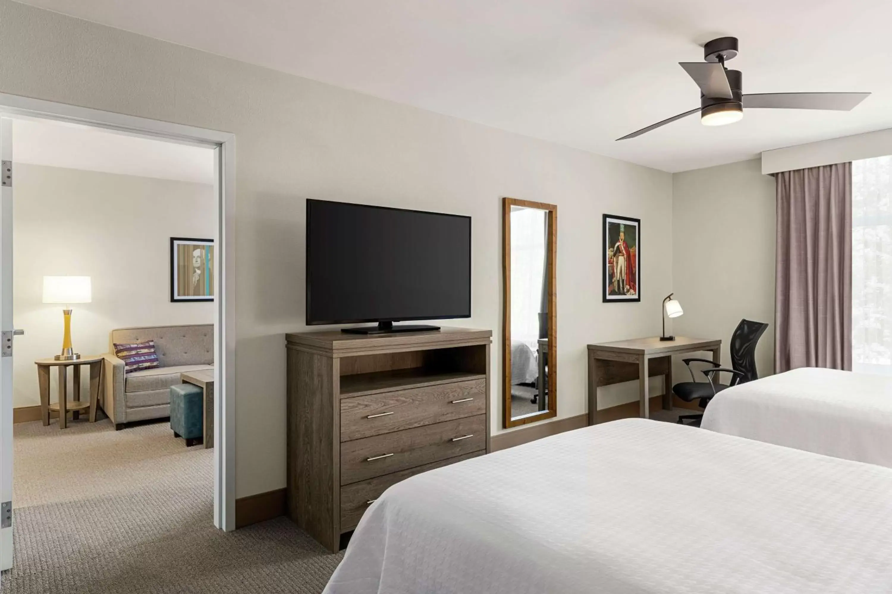 Bedroom, TV/Entertainment Center in Homewood Suites By Hilton Carlisle