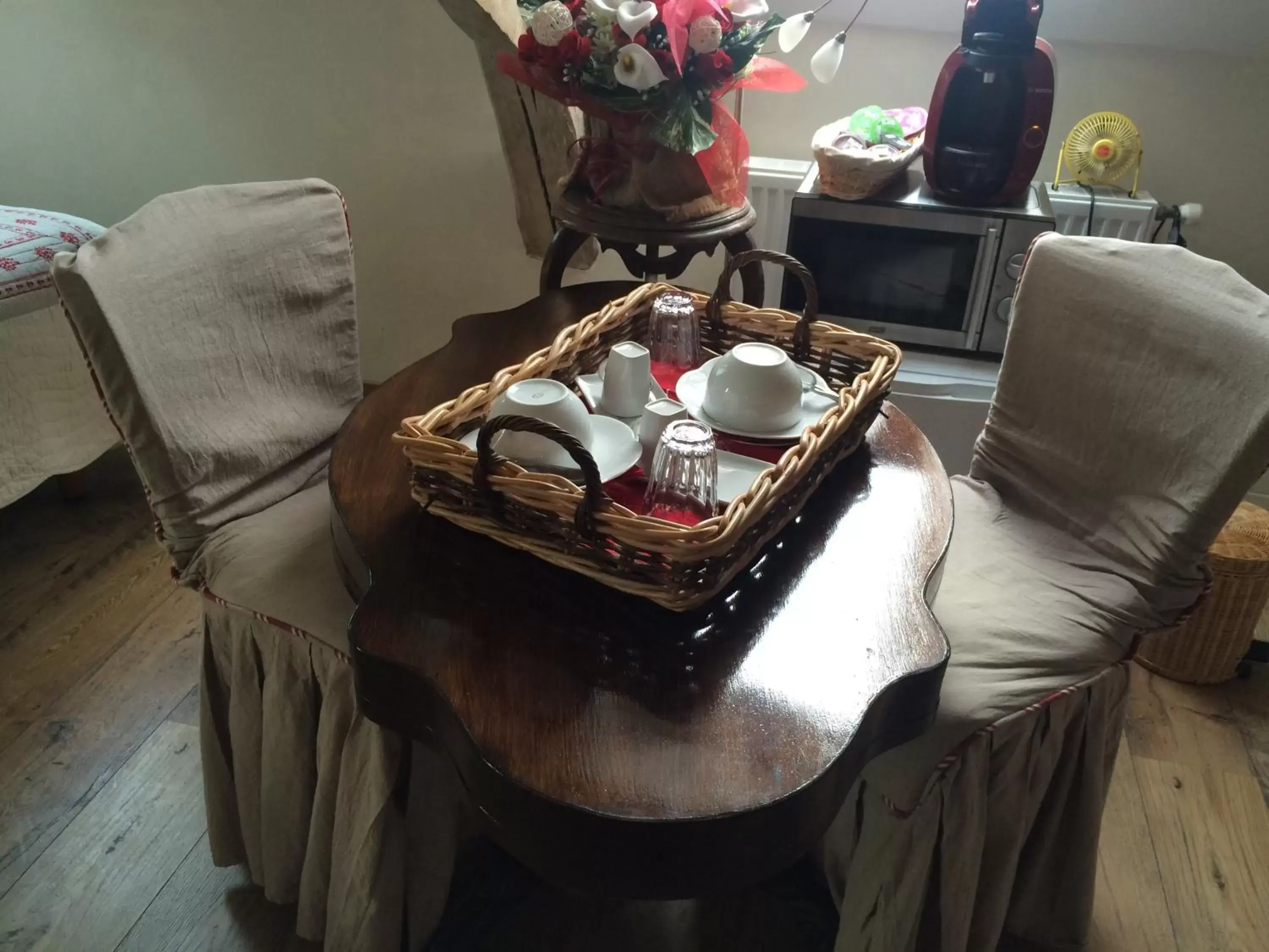 Dining area in Aux Logis de la Solre