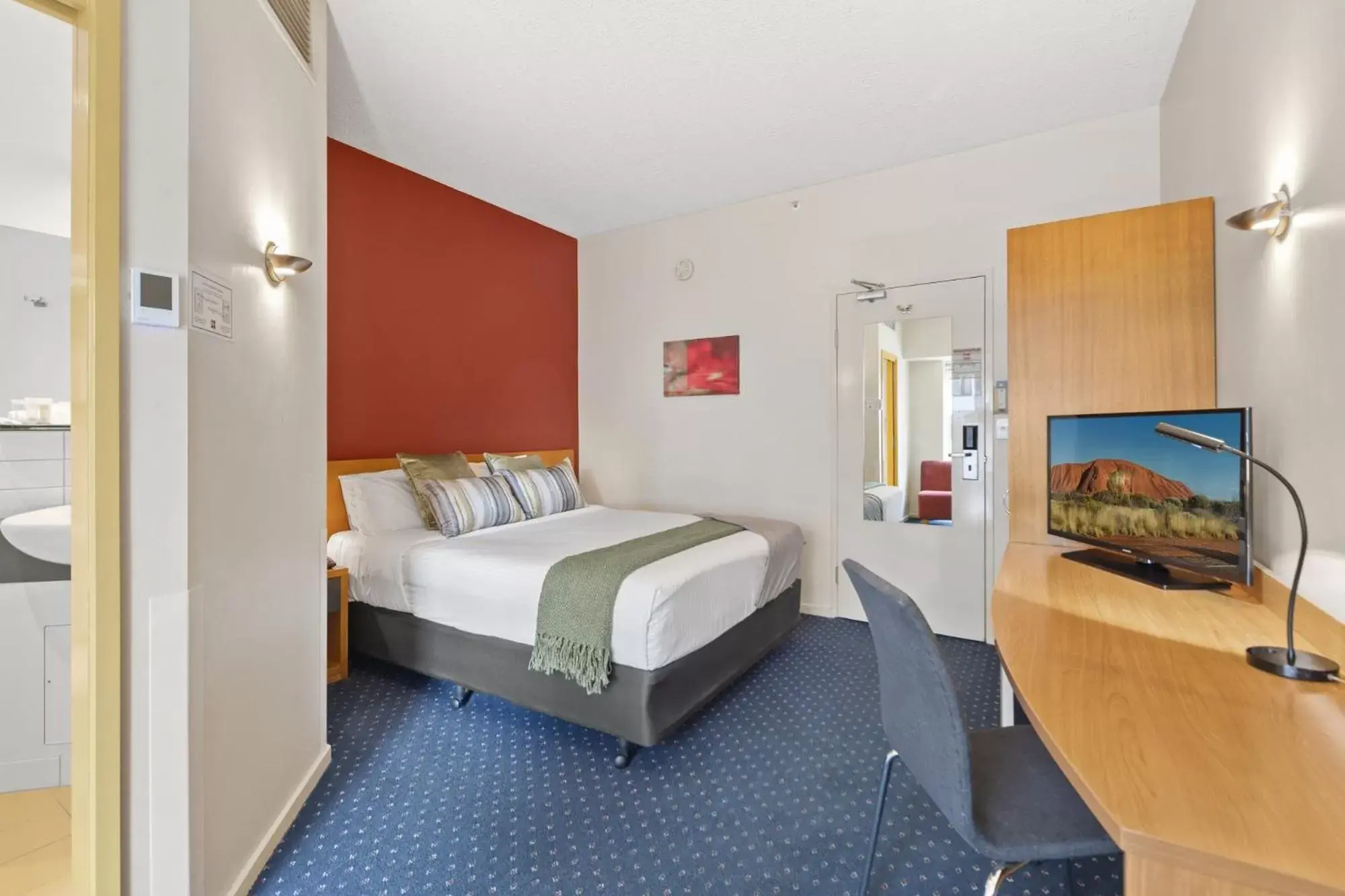 Photo of the whole room, Bed in YEHS Hotel Melbourne CBD