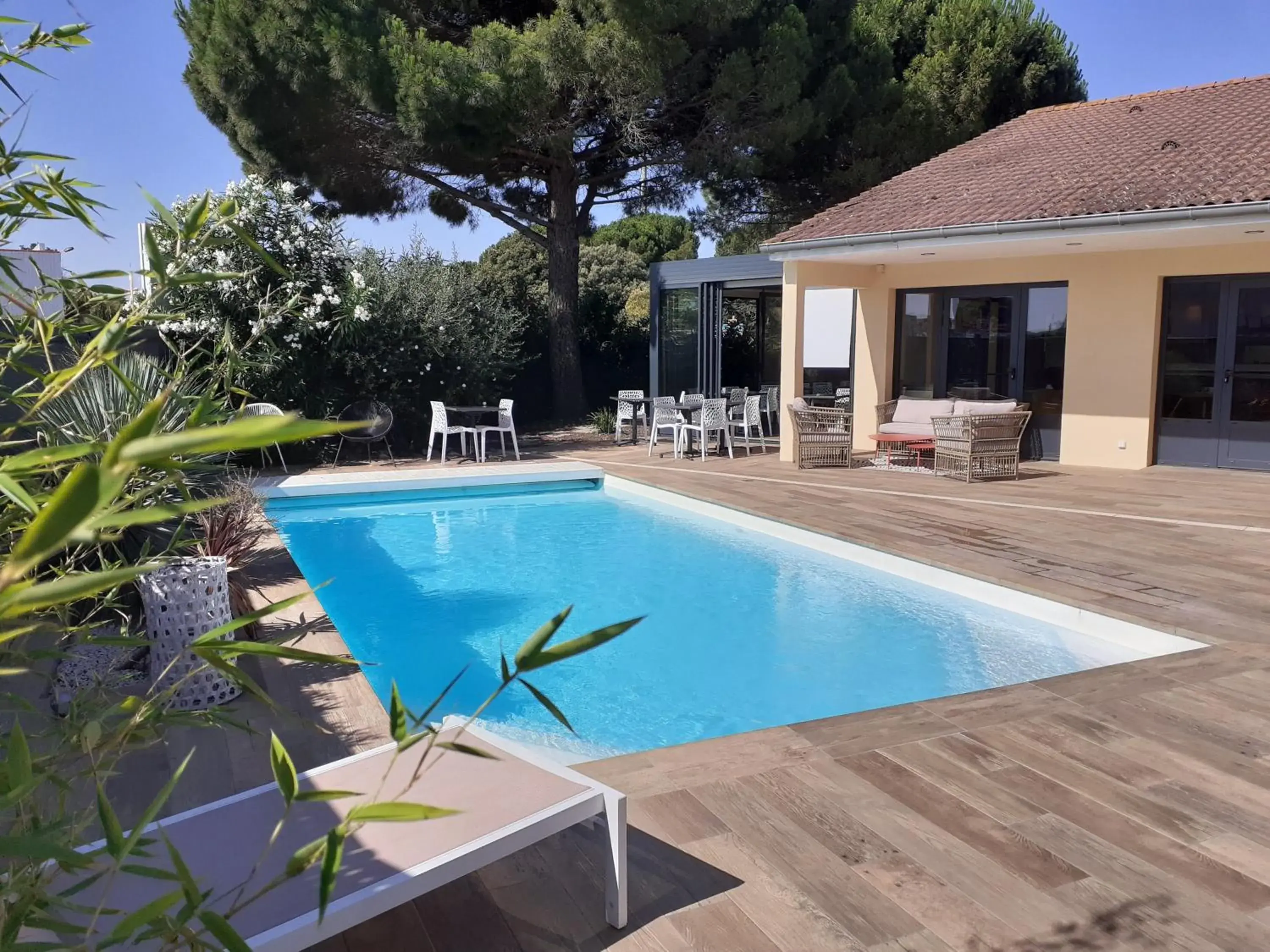 Swimming Pool in Kyriad Carcassonne - Aéroport