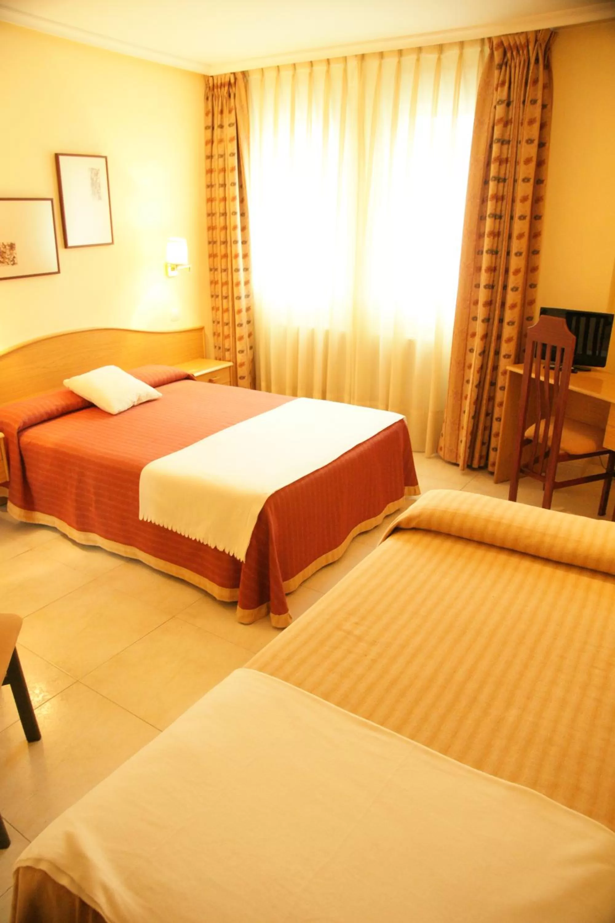 Bedroom, Bed in Hotel La Brañina