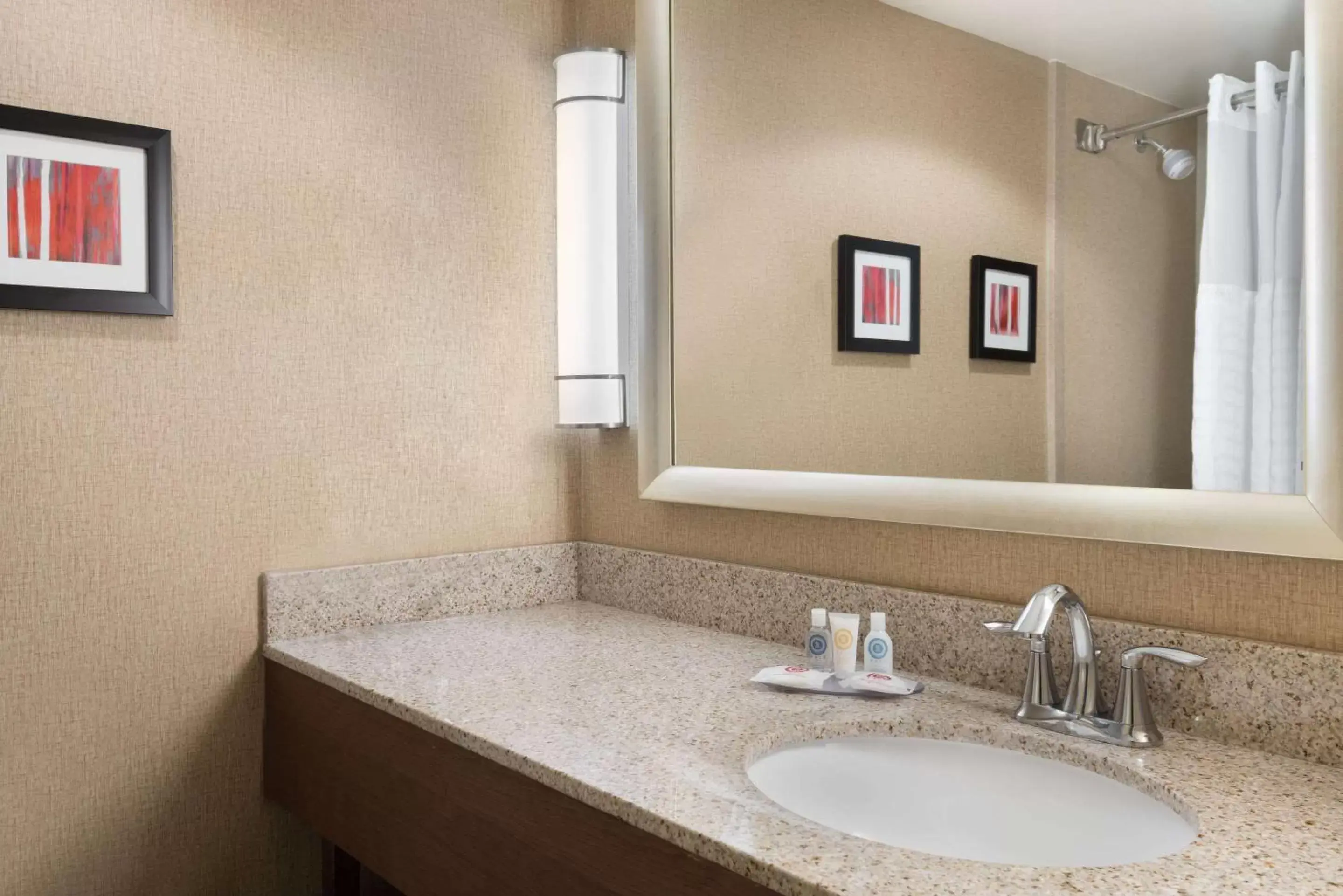 Bathroom in Comfort Inn Fayetteville West Near Fort Liberty