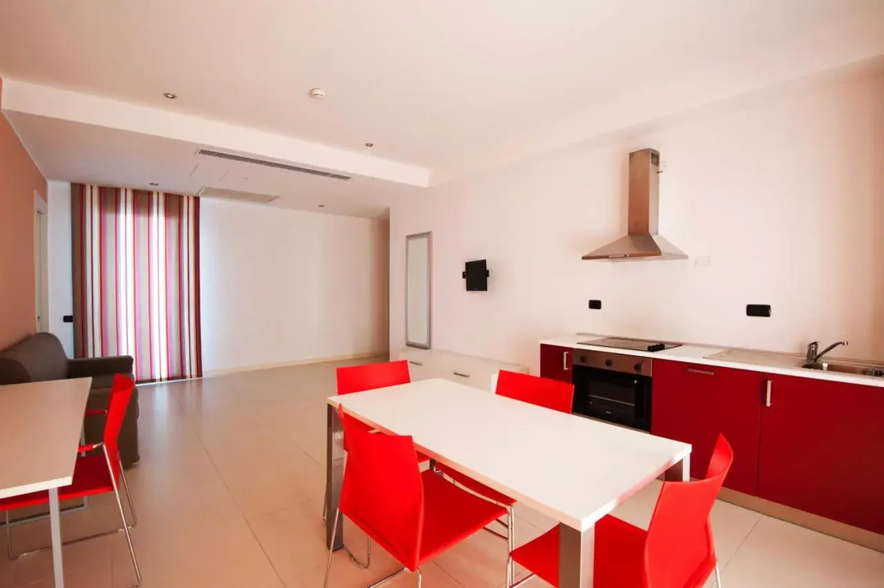Kitchen or kitchenette, Dining Area in Hotel Residence & Centro Congressi Le Terrazze