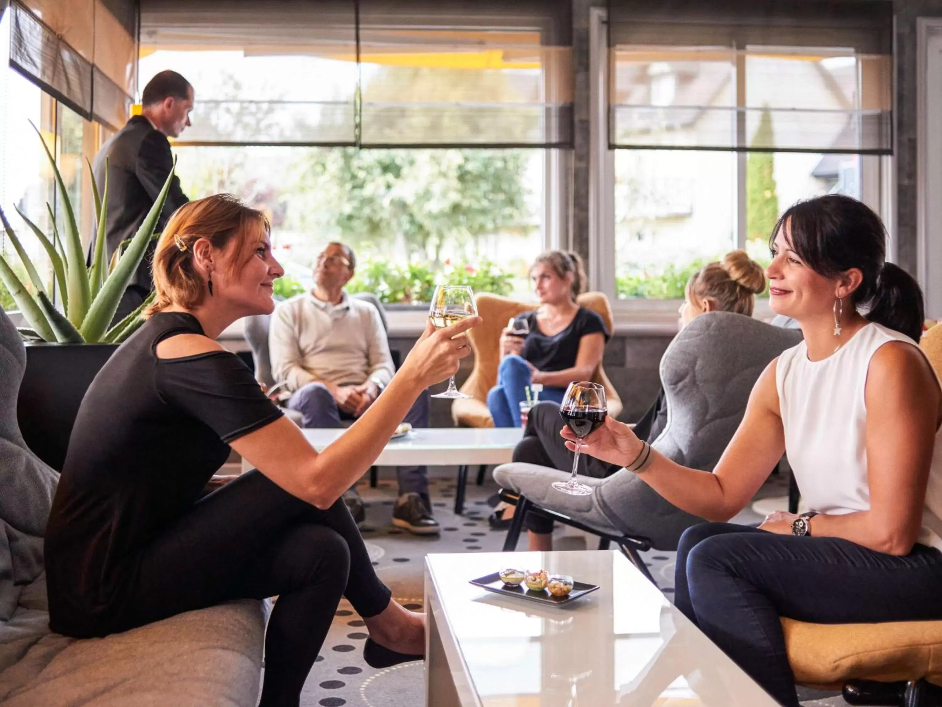 Lounge or bar in Mercure Cabourg Hôtel & Spa