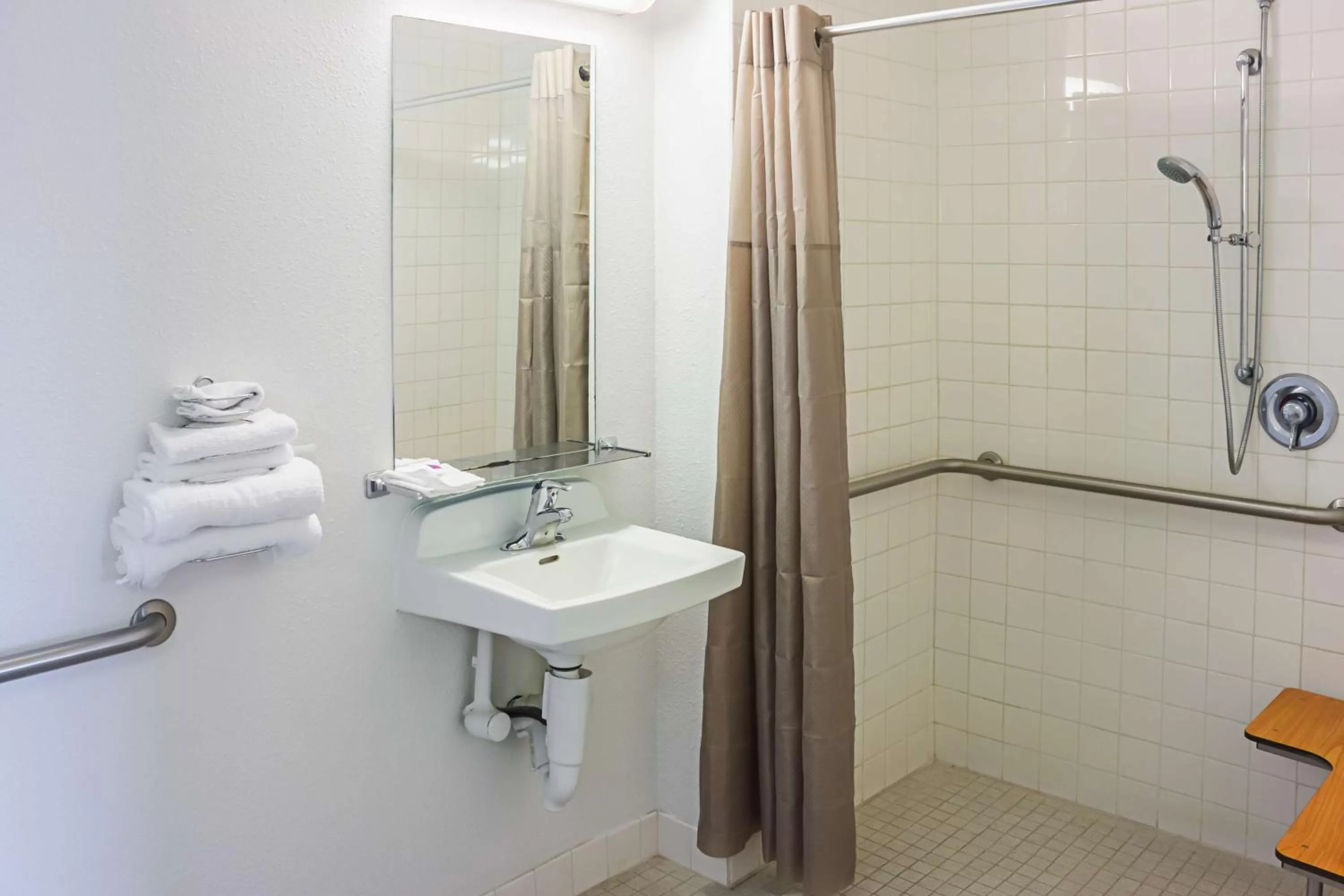 Photo of the whole room in Motel 6-Porterville, CA