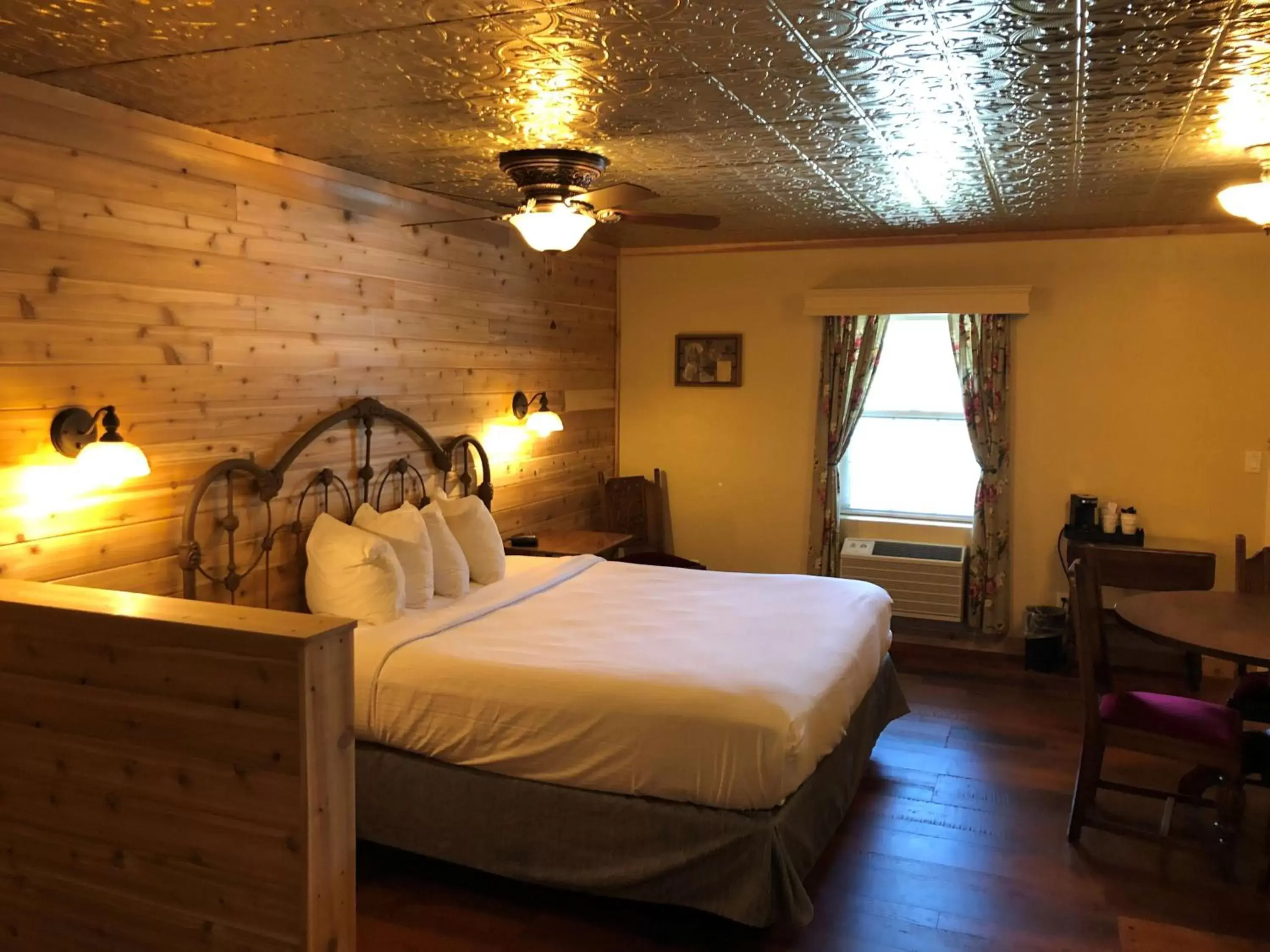 Photo of the whole room, Bed in Best Western Route 66 Rail Haven