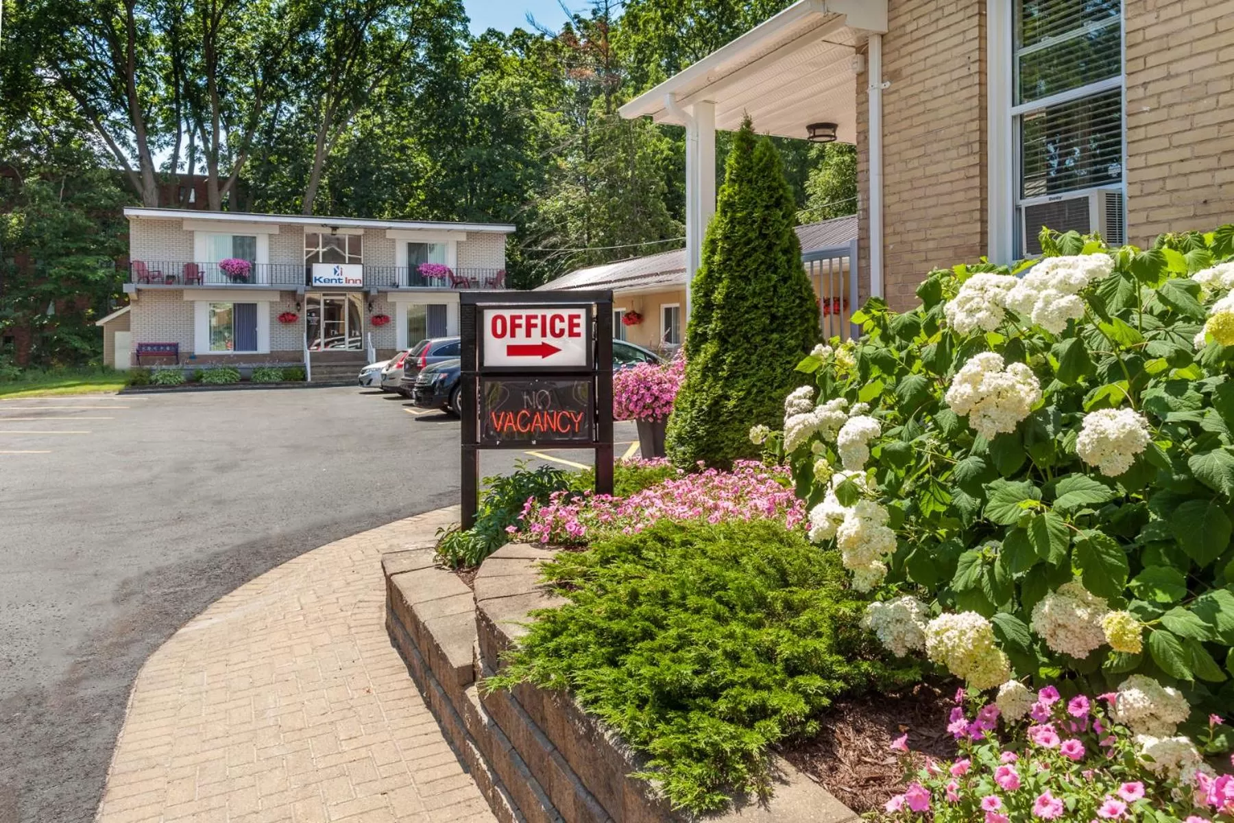 Facade/entrance, Property Building in Kent Inn