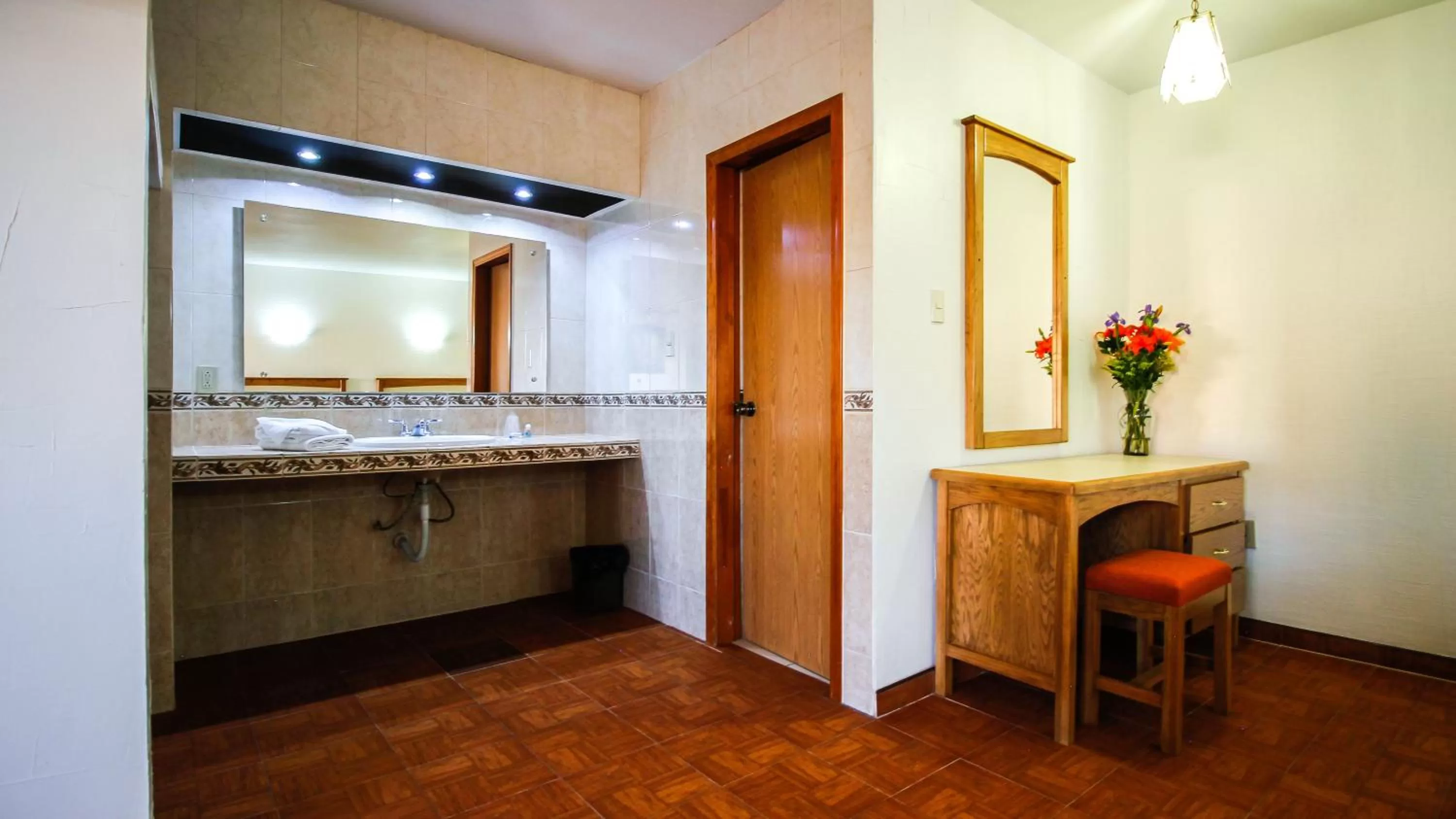 Bathroom in HOTEL & SUITES MARROD