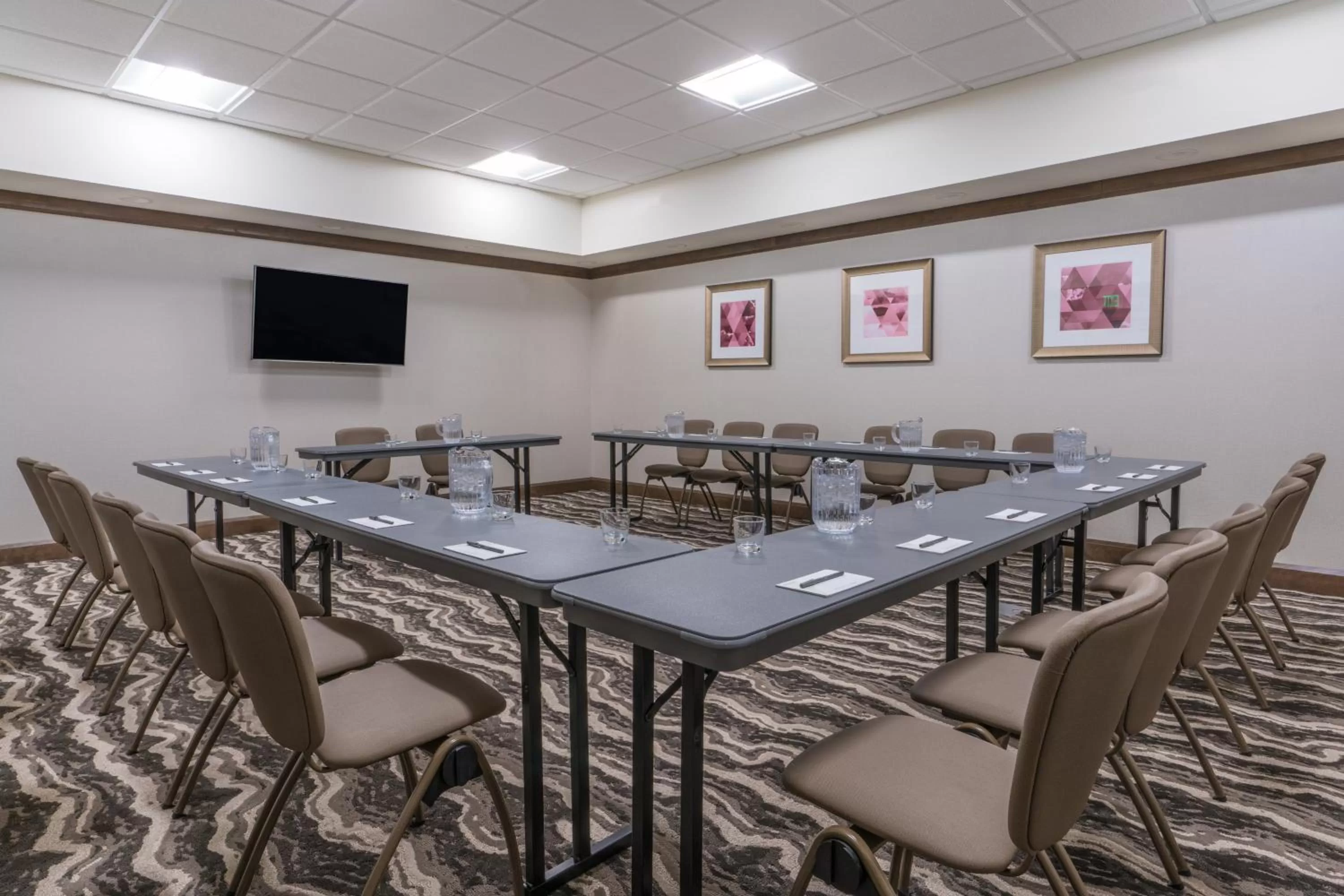 Meeting/conference room in Staybridge Suites Anchorage by IHG